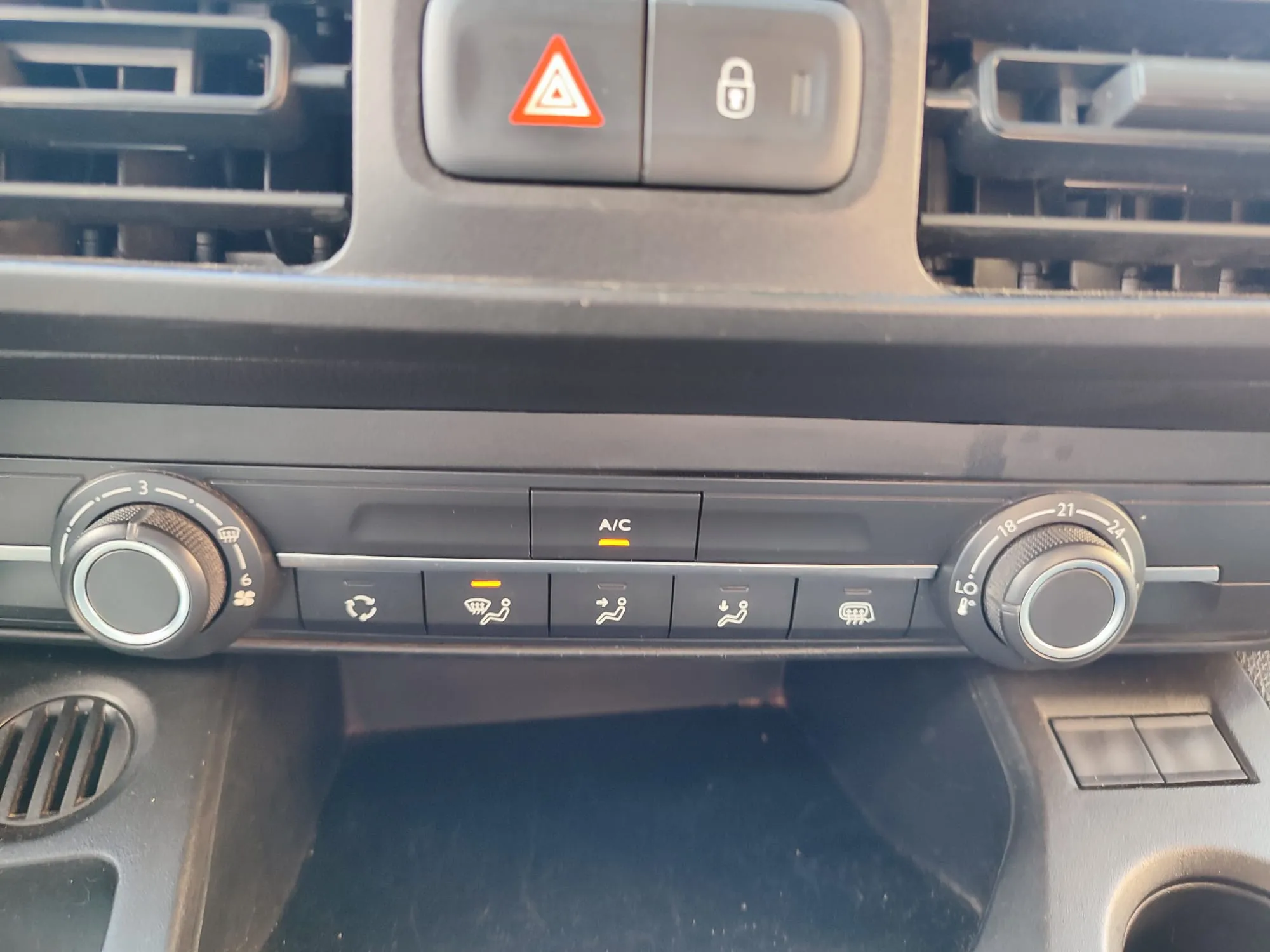Peugeot Partner Pro Standard 600kg PureTech - foto 12