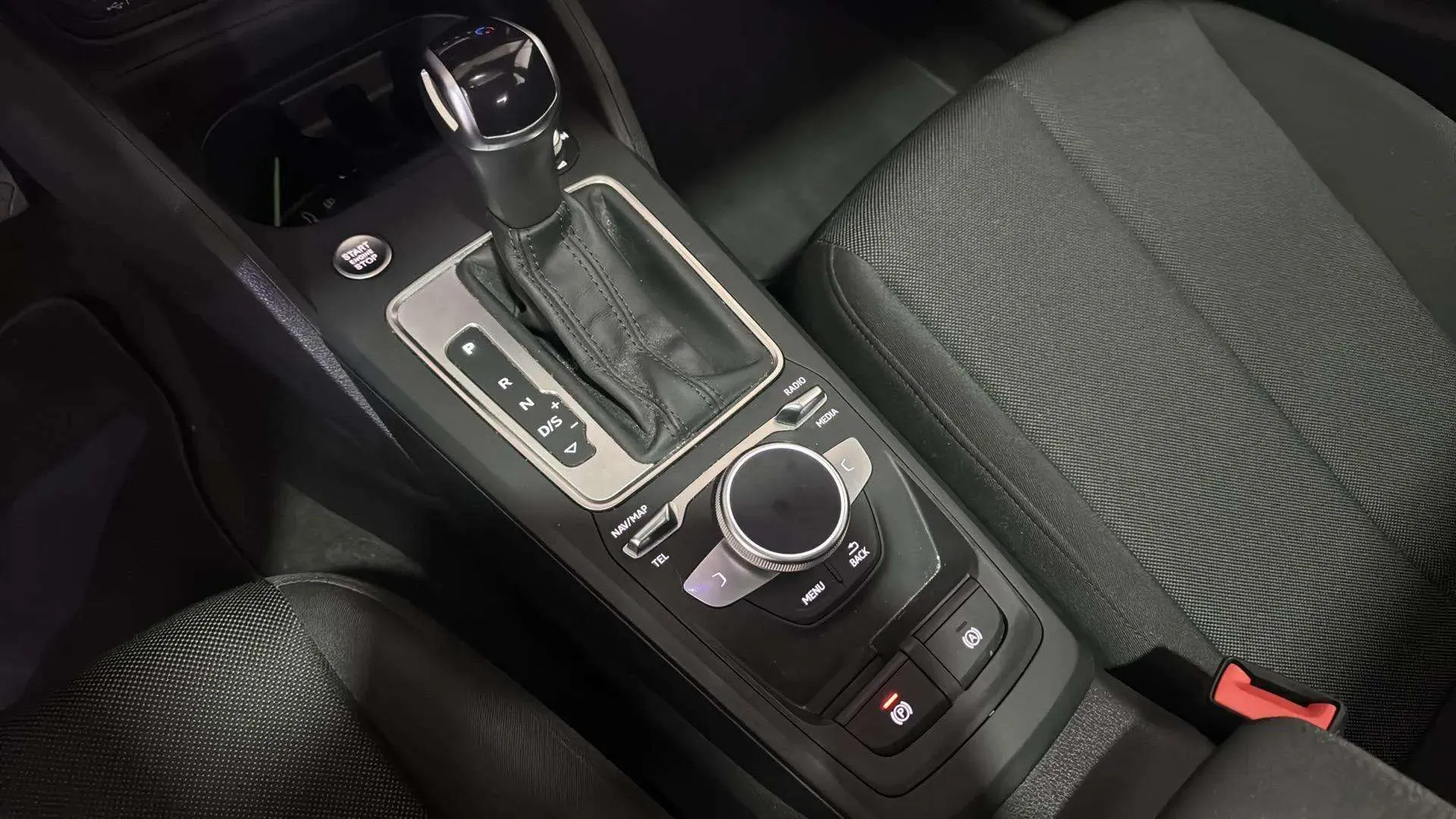Audi Q2 Adrenalin 30 TDI S tronic - foto 18