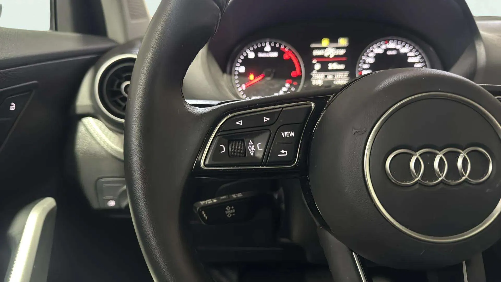Audi Q2 Adrenalin 30 TDI S tronic - foto 16