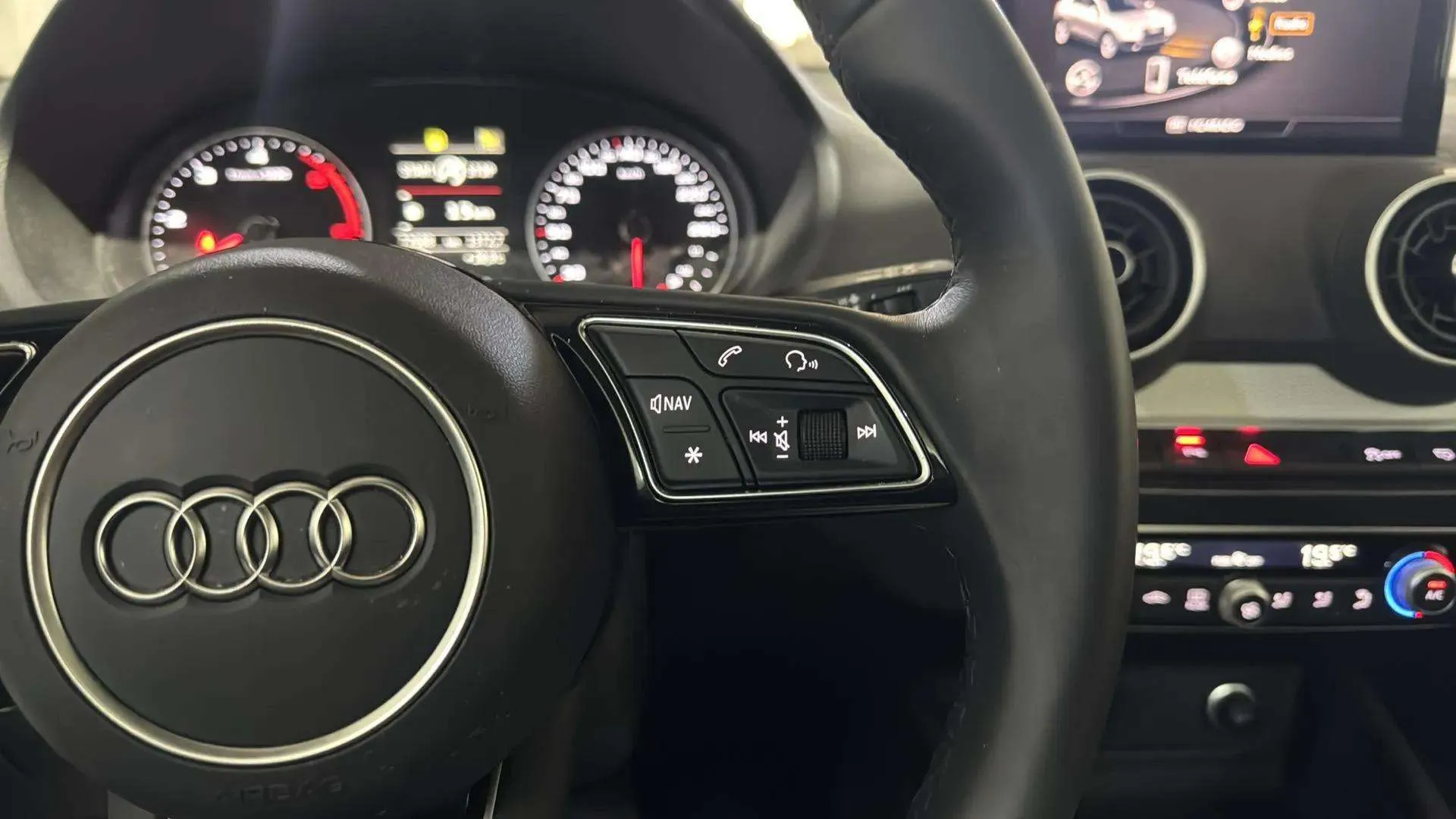 Audi Q2 Adrenalin 30 TDI S tronic - foto 17