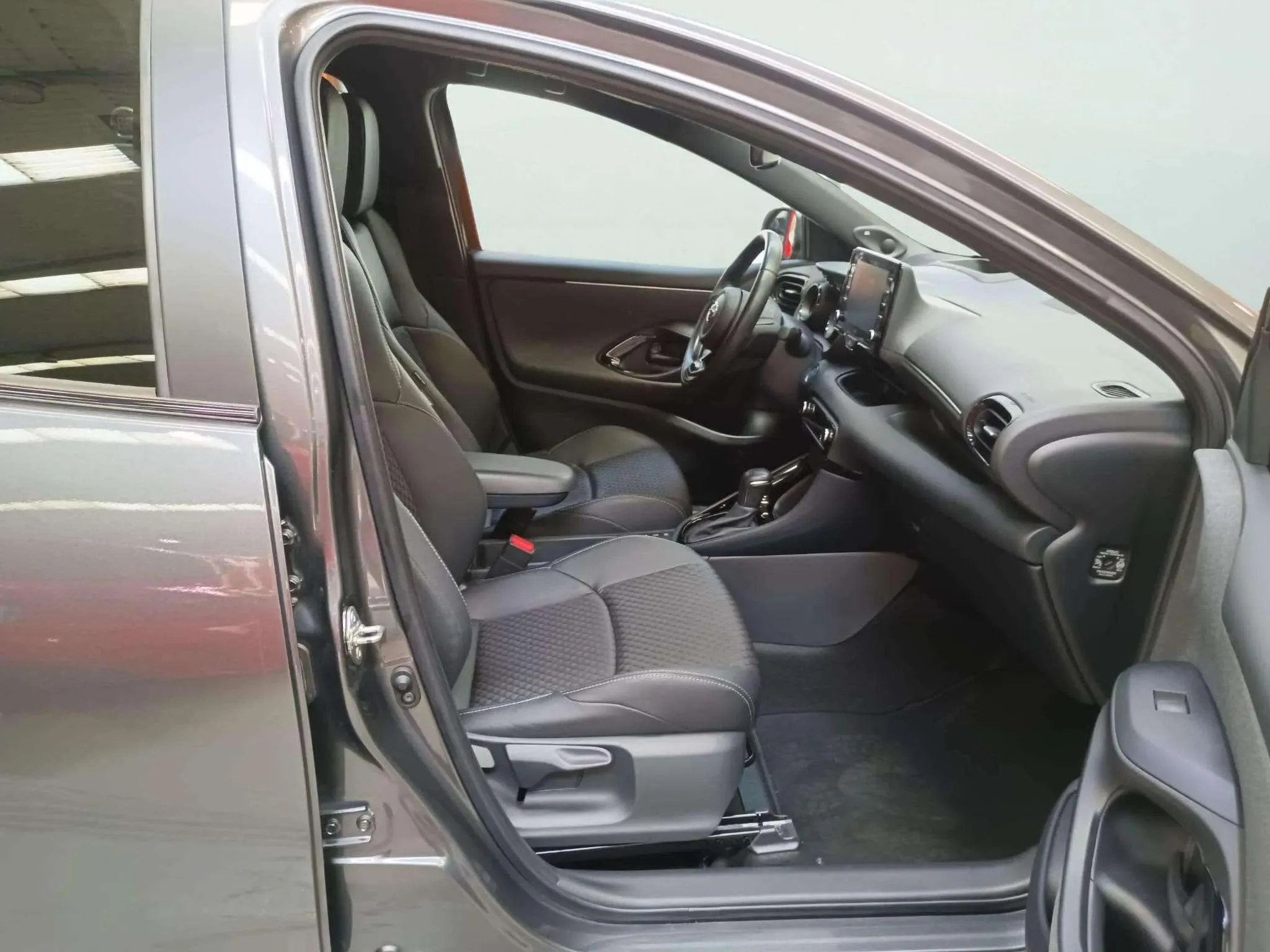 Toyota Yaris 1.5 120H Active Tech - foto 9