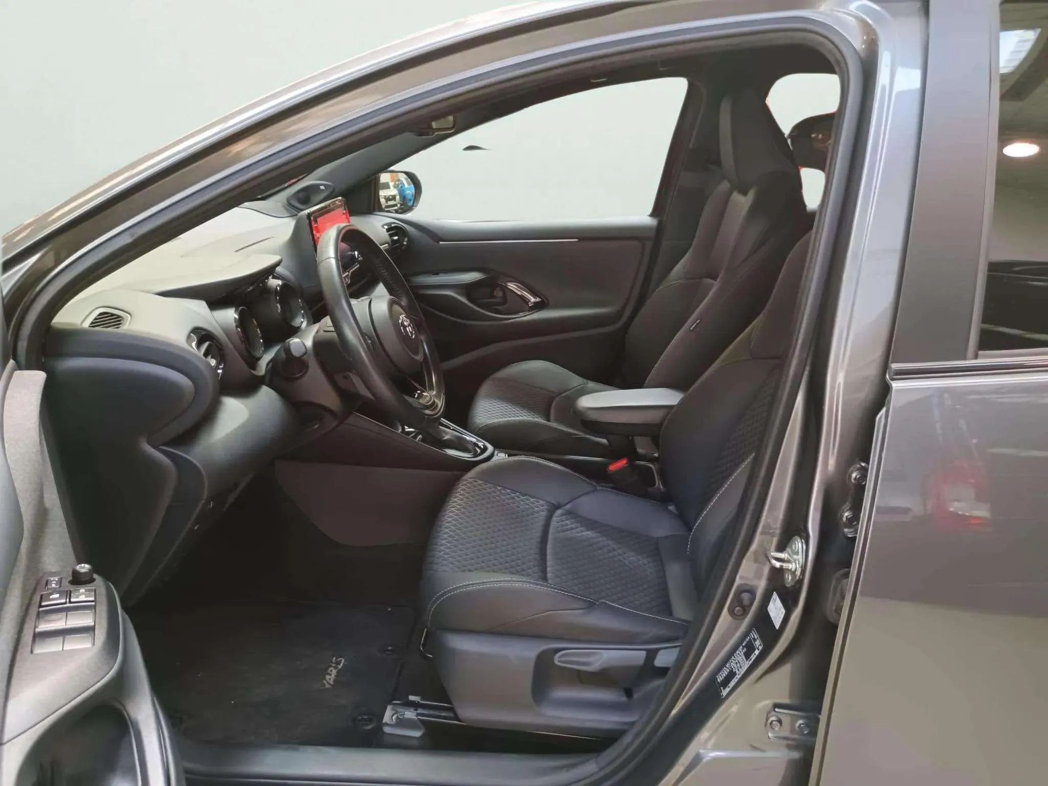 Toyota Yaris 1.5 120H Active Tech - foto 12