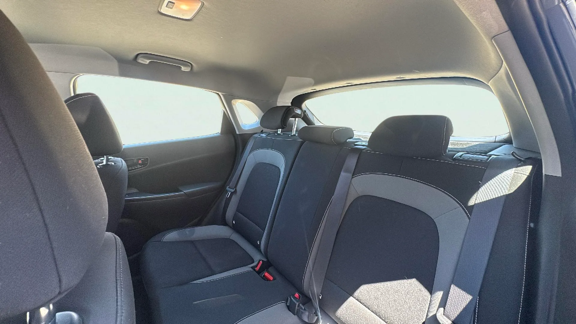 Hyundai Kona 1.6 GDI HEV Klass DCT - foto 11