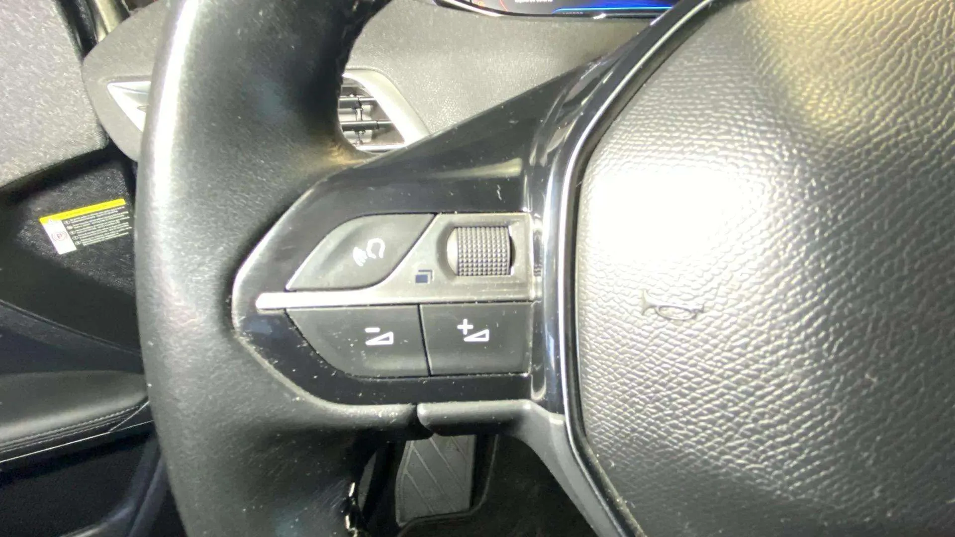 Peugeot 3008 1.5L BlueHDi Allure - foto 24