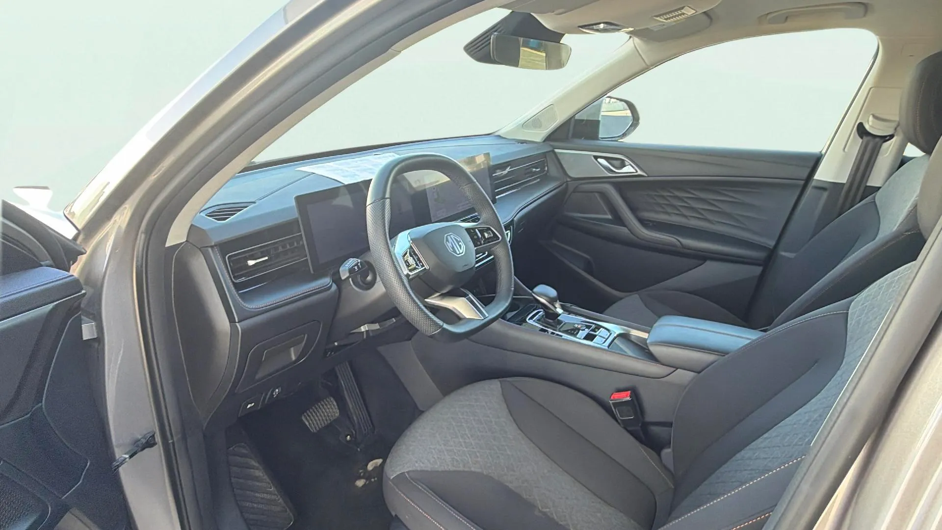 MG HS 1.5 Turbo GDI Comfort DCT - foto 24