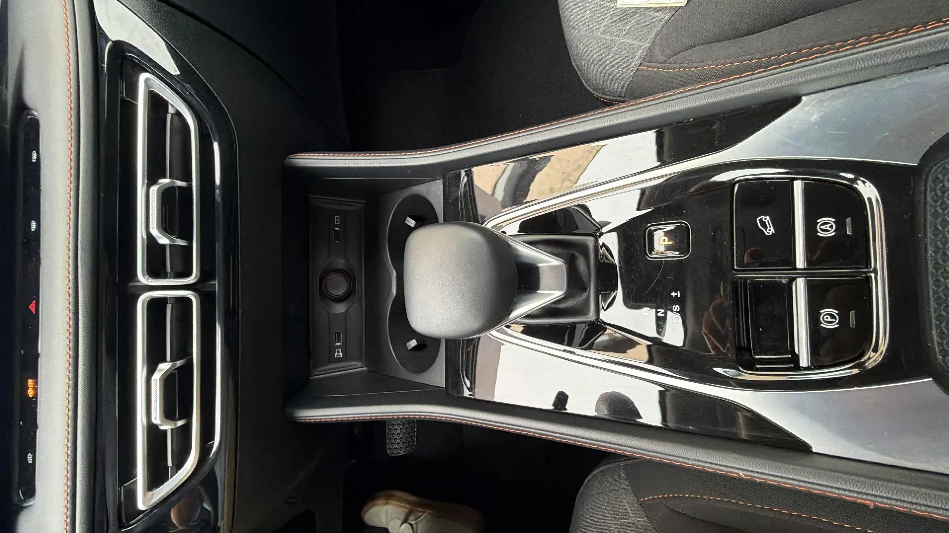 MG HS 1.5T Luxury DCT - foto 25