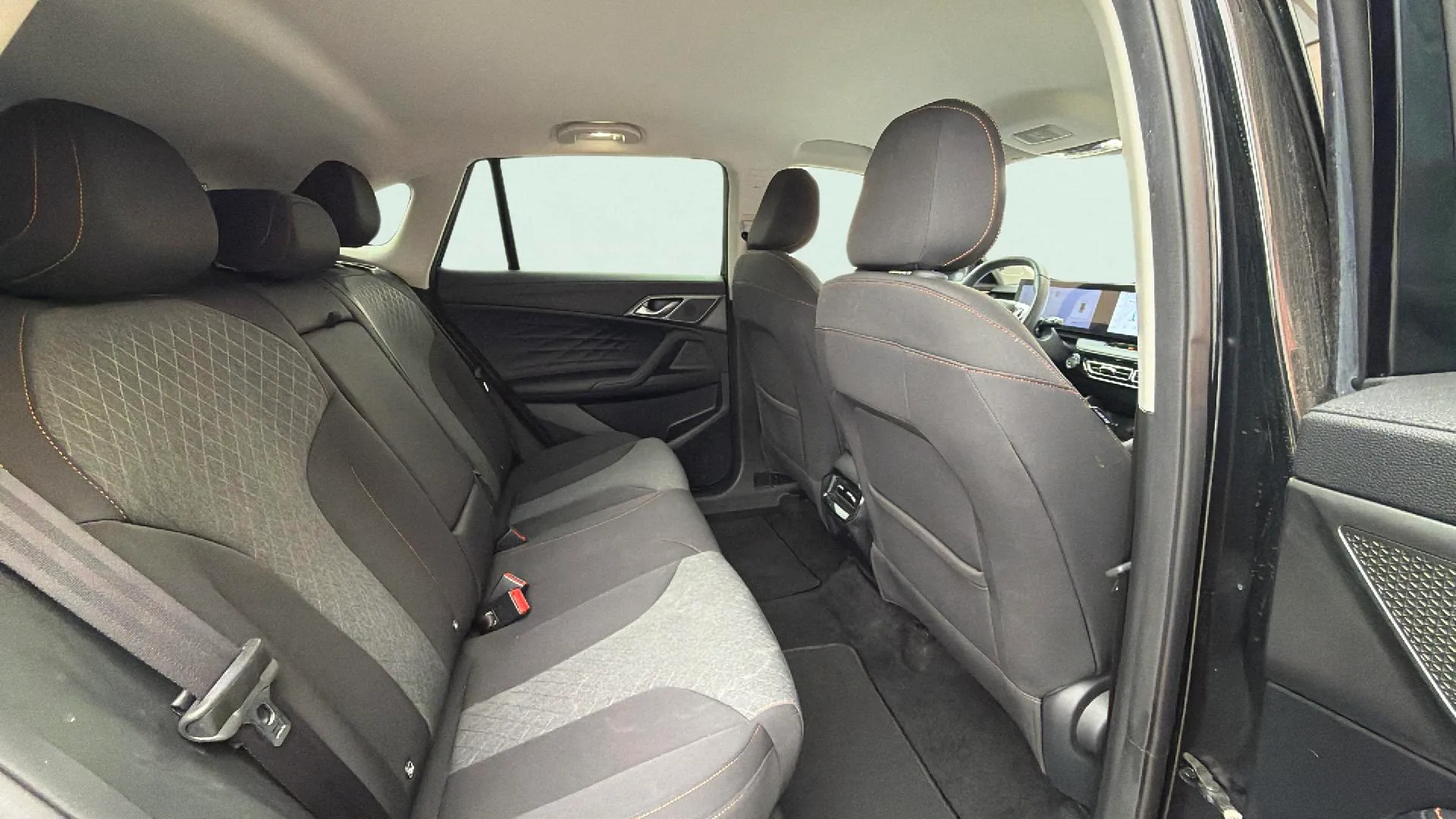 MG HS 1.5T Luxury DCT - foto 12
