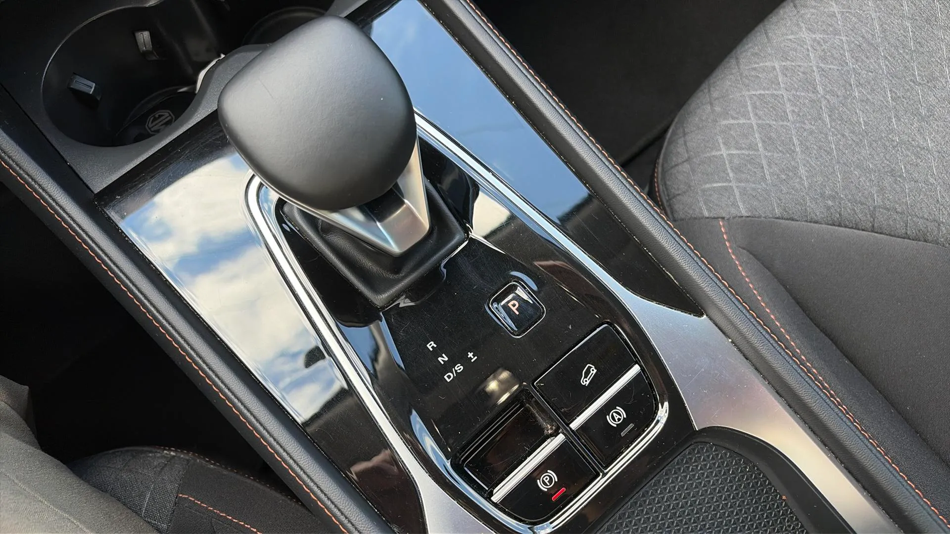 MG HS 1.5T Comfort DCT - foto 15