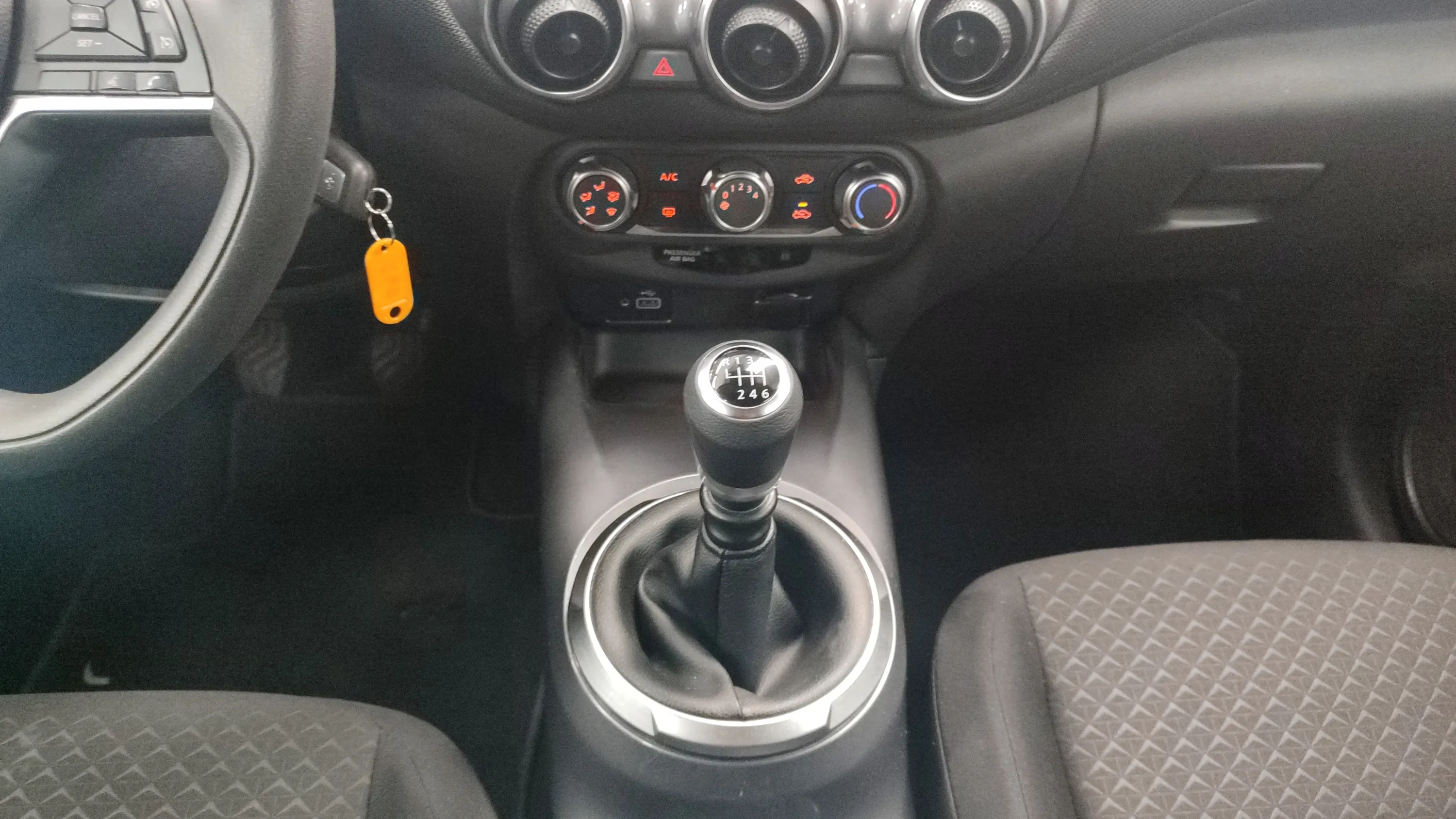 Nissan Juke DIG-T 6M/T Acenta - foto 13