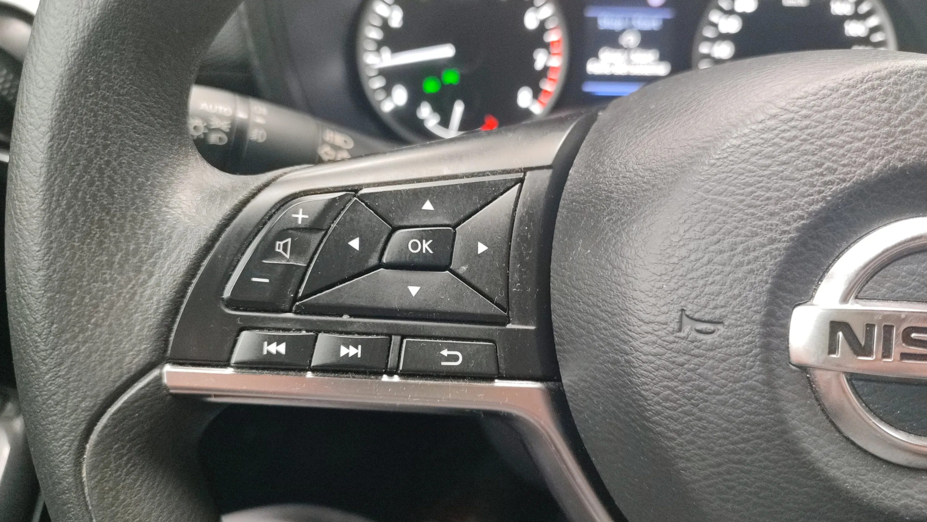 Nissan Juke DIG-T 6M/T Acenta - foto 11