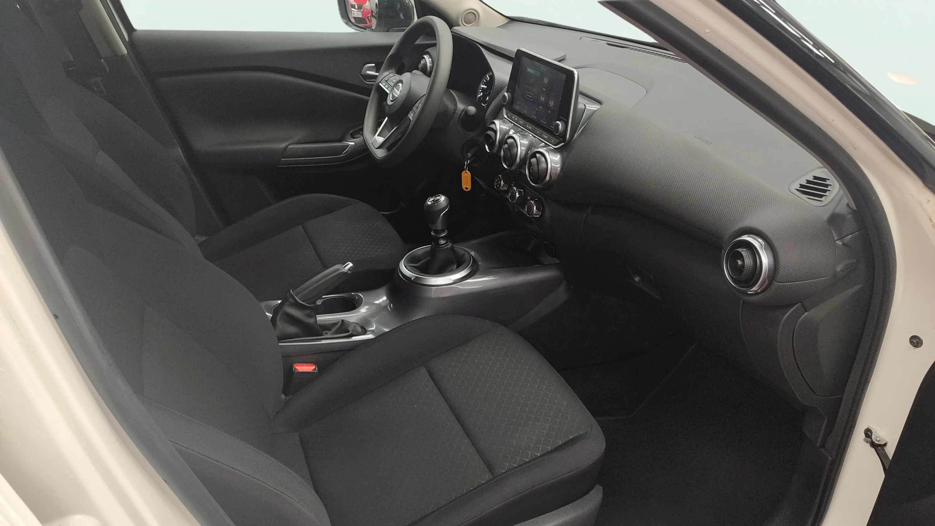 Nissan Juke DIG-T 6M/T Acenta - foto 16