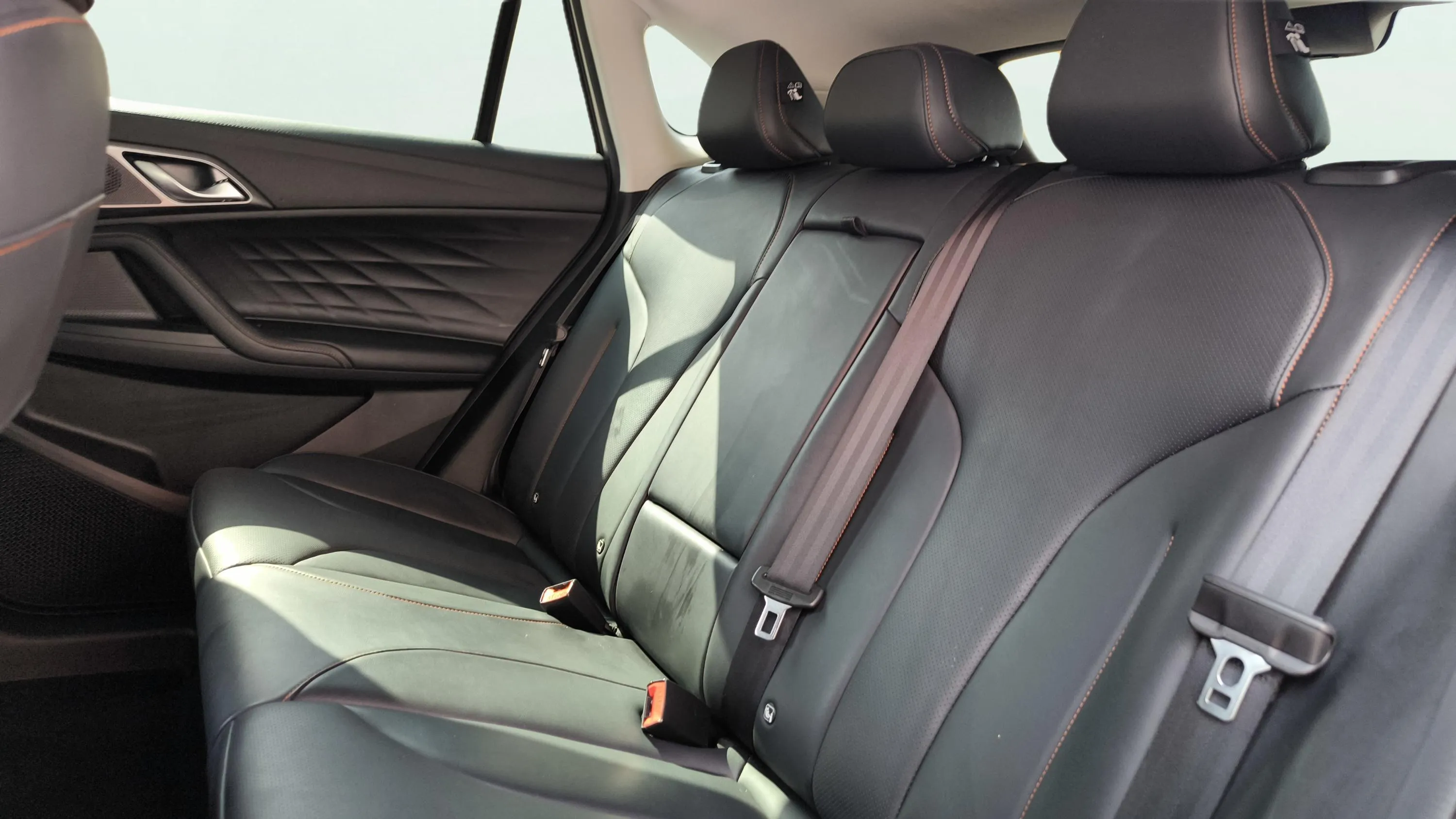 MG HS 1.5T Luxury DCT - foto 23