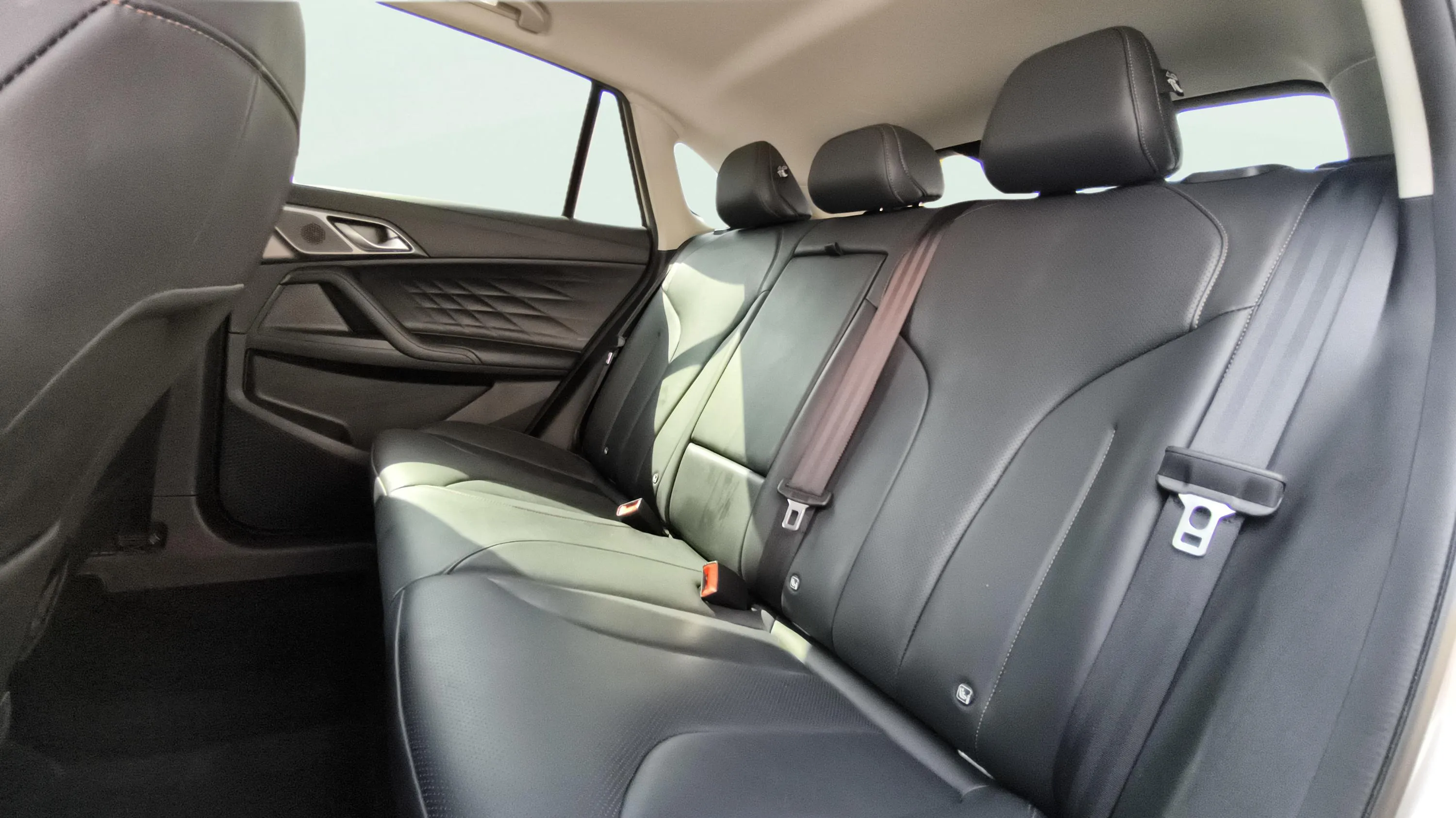 MG HS 1.5T Luxury DCT - foto 25