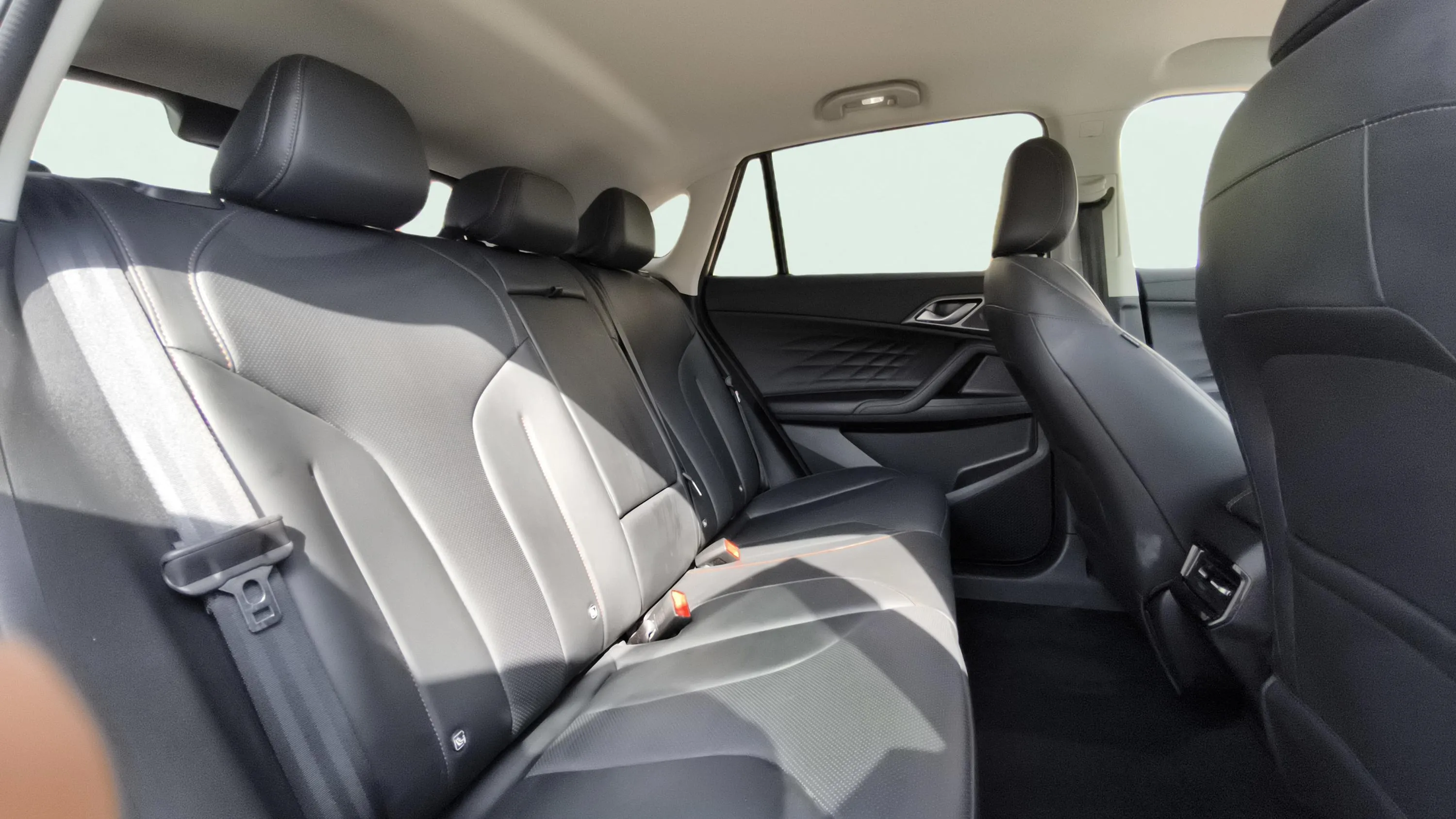 MG HS 1.5T Luxury DCT - foto 18