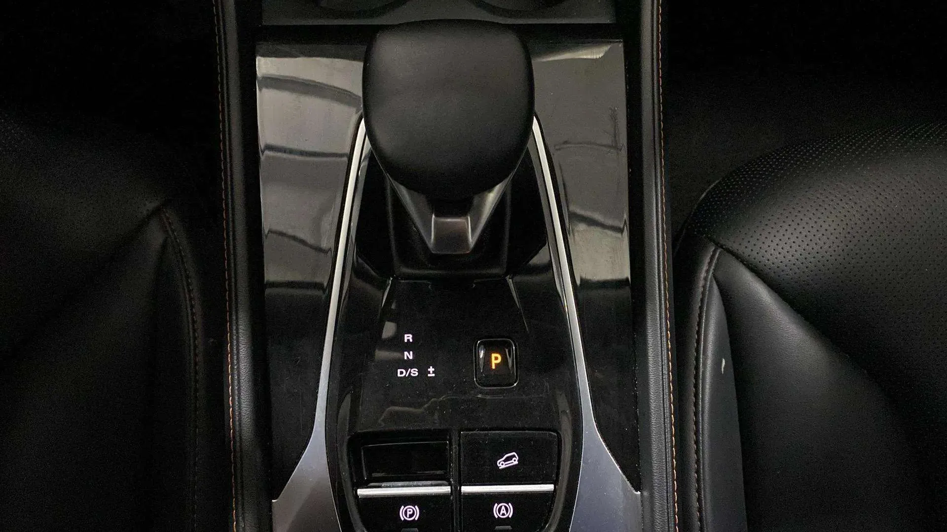 MG HS 1.5T Luxury DCT - foto 14