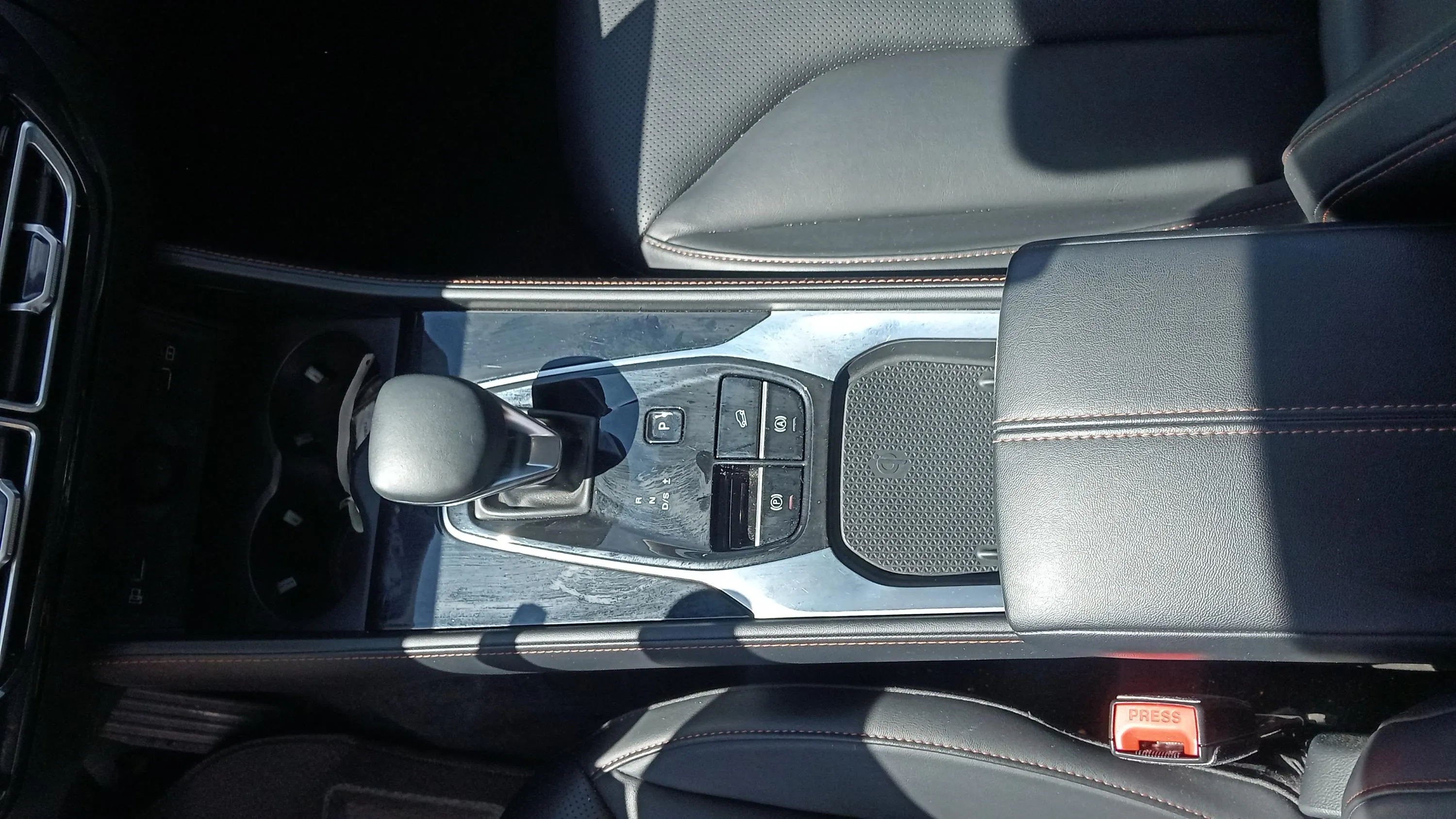 MG HS 1.5T Luxury DCT - foto 23