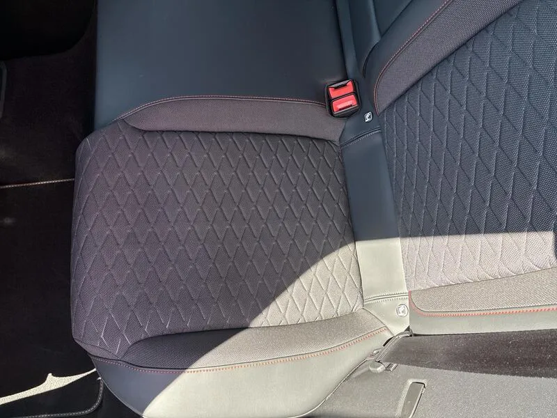 SEAT León 2.0 TDI DSG-7 FR - foto 27