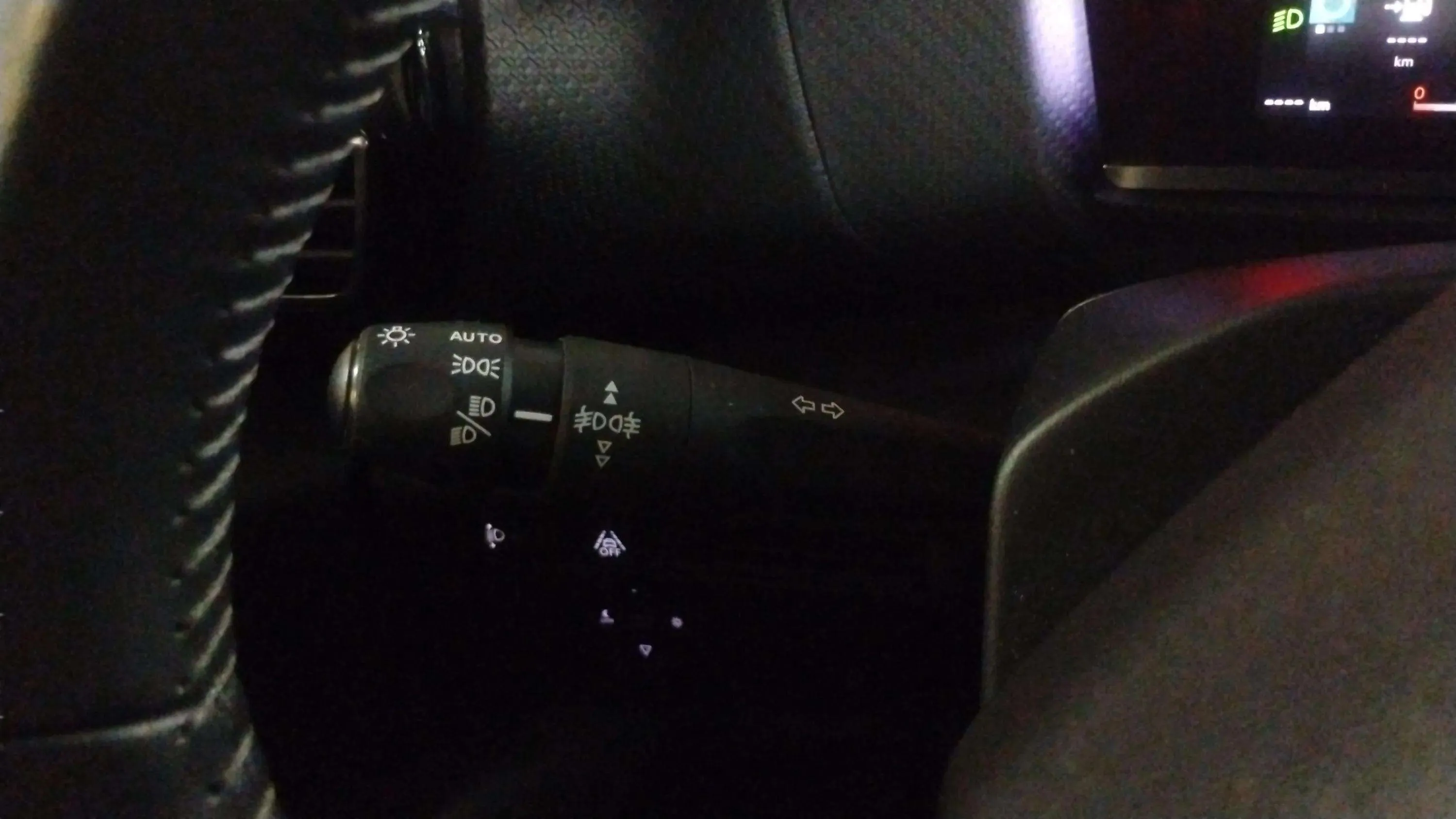 Citroën C4 BlueHDi 130 EAT8 Feel Pack - foto 12