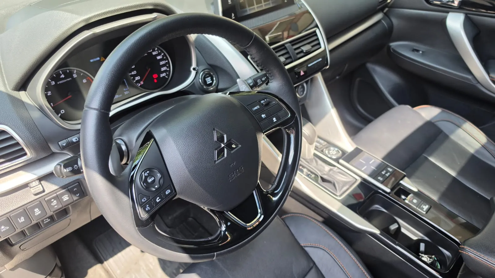 Mitsubishi Eclipse Cross 150T Kaiteki CVT 4WD - foto 17