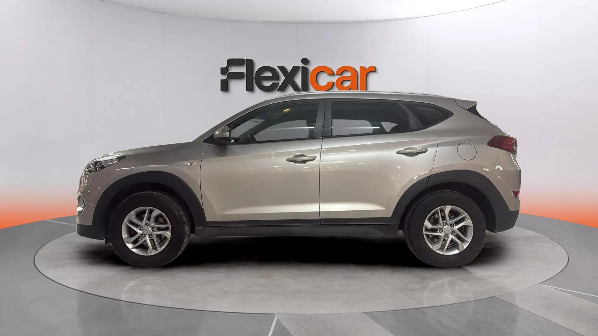 Hyundai Tucson 1.6 GDi BlueDrive Essence 4x2 - foto 3