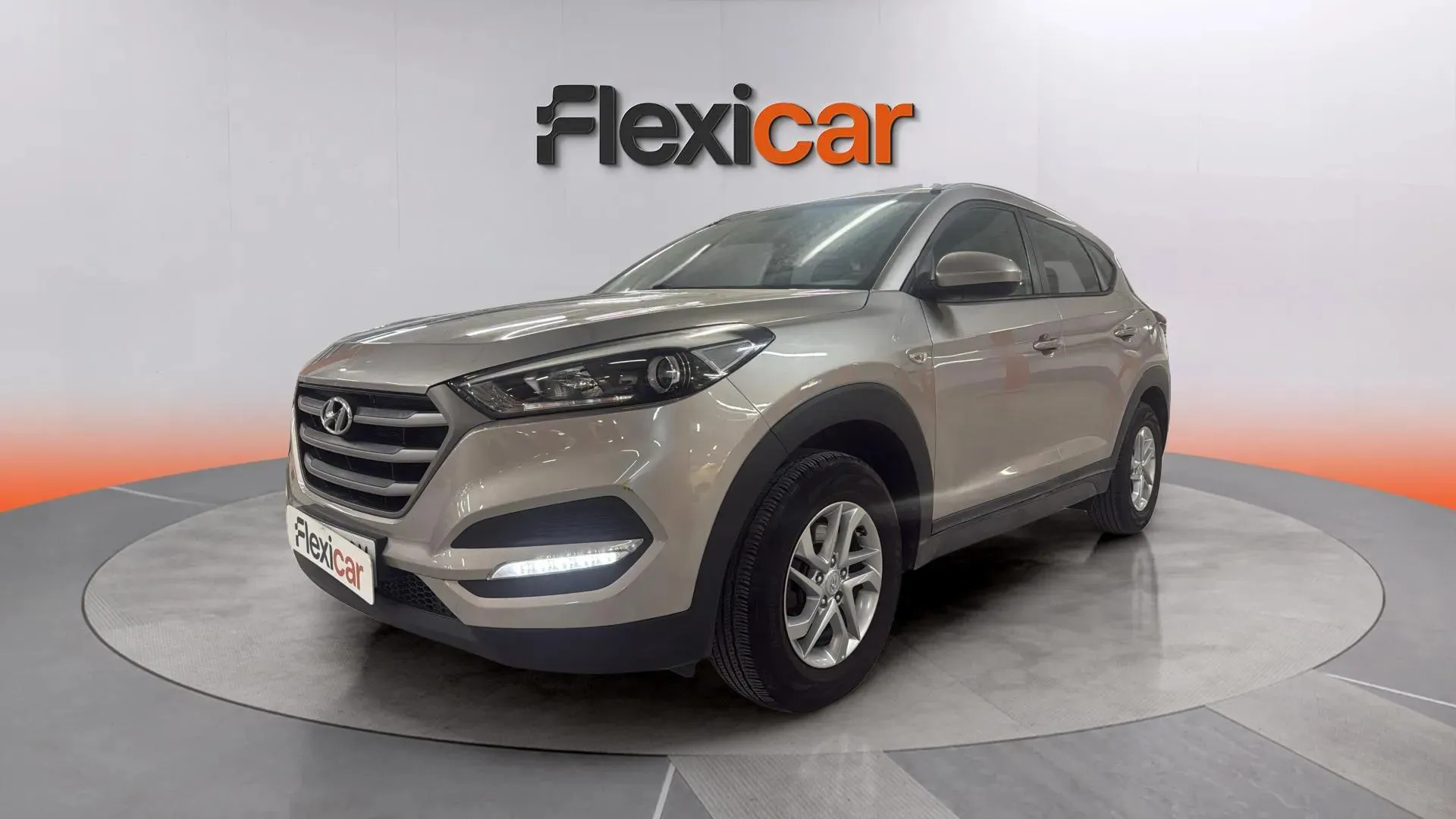 Hyundai Tucson 1.6 GDi BlueDrive Essence 4x2 - foto 2