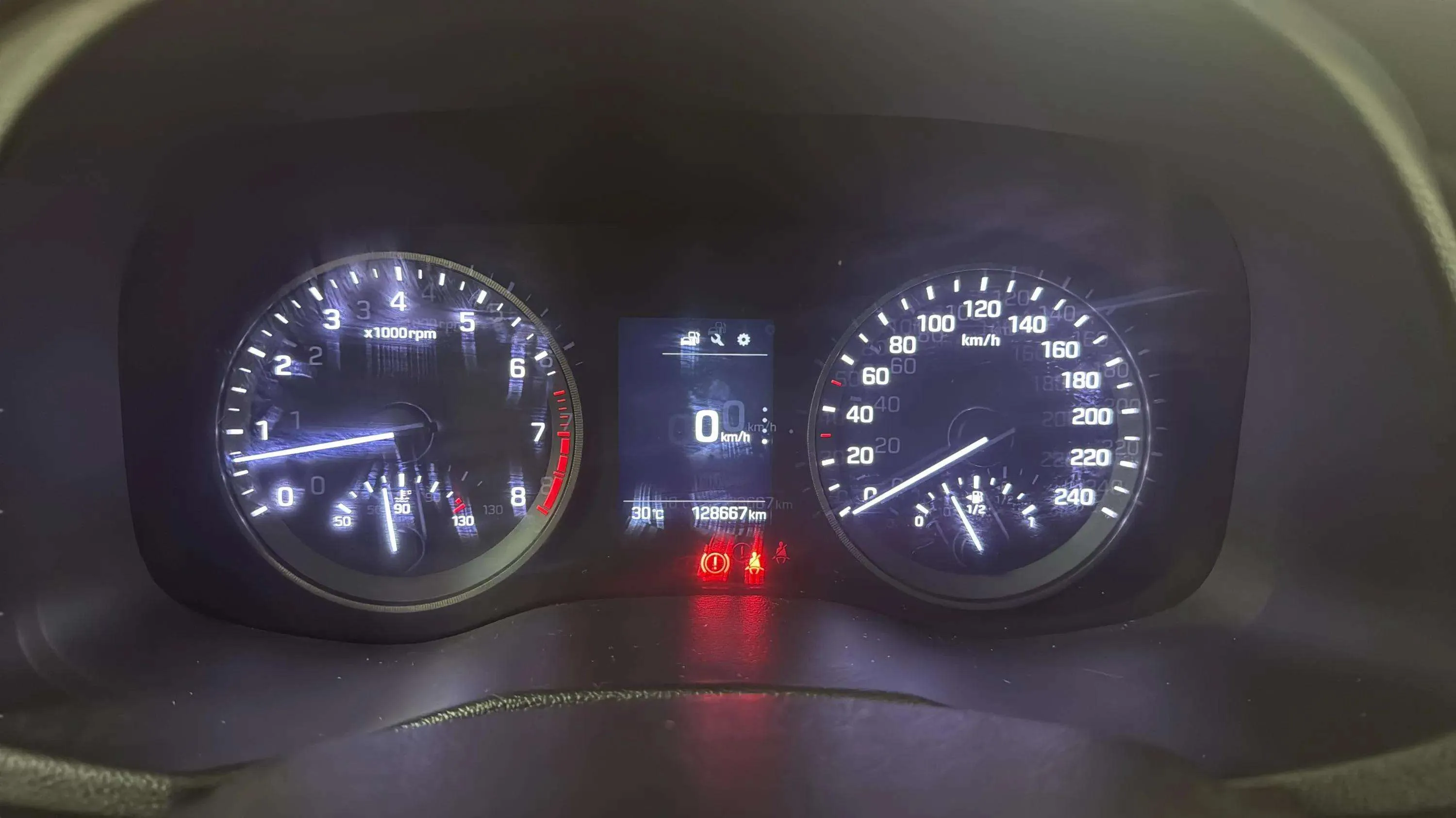 Hyundai Tucson 1.6 GDi BlueDrive Essence 4x2 - foto 12