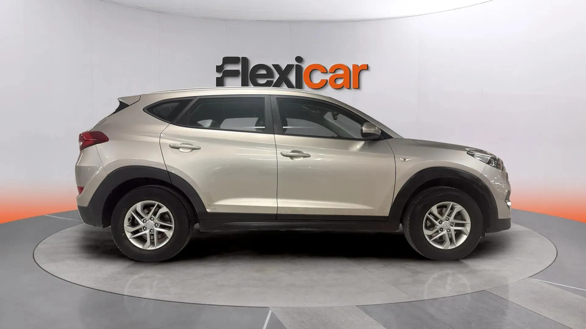 Hyundai Tucson 1.6 GDi BlueDrive Essence 4x2 - foto 7