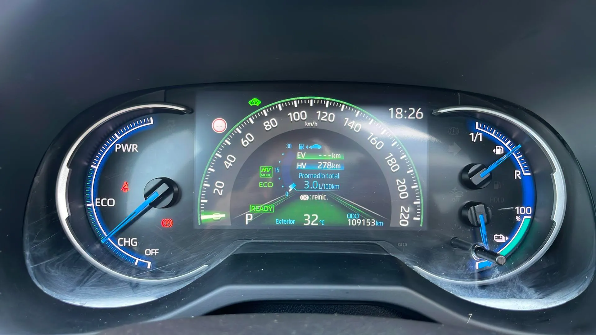 Toyota RAV4 2.5l PLUG-IN 300PH (e-CVT) Advance - foto 17