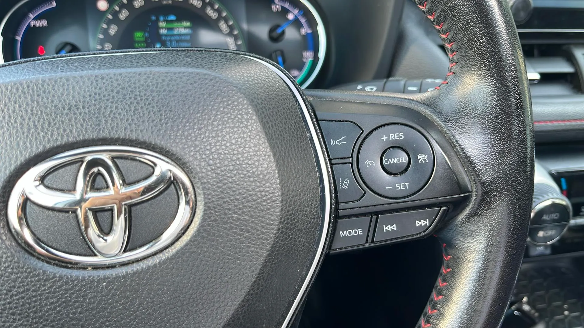 Toyota RAV4 2.5l PLUG-IN 300PH (e-CVT) Advance - foto 19