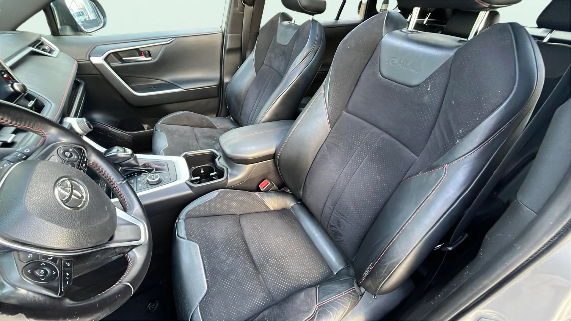 Toyota RAV4 2.5l PLUG-IN 300PH (e-CVT) Advance - foto 8