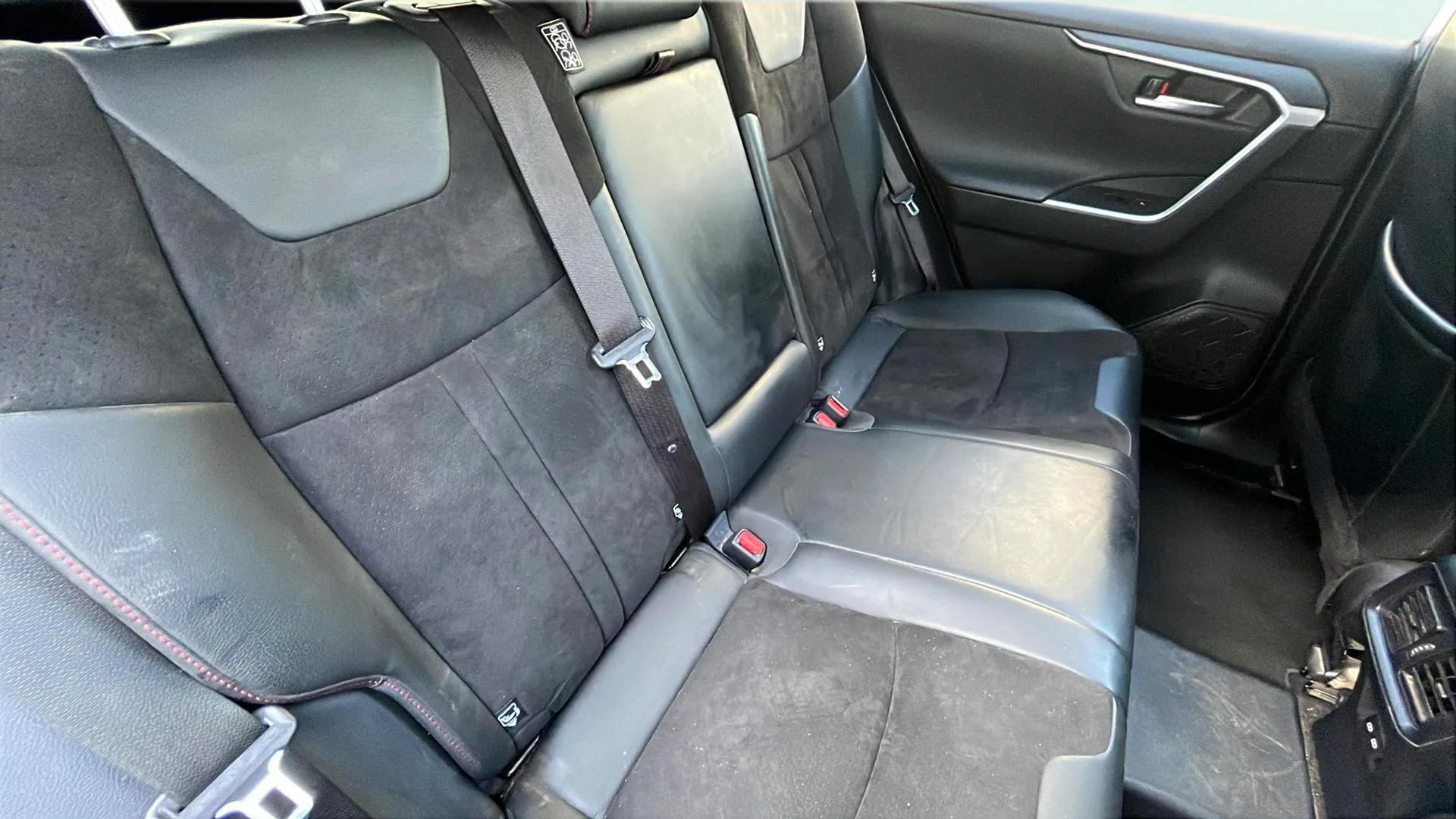 Toyota RAV4 2.5l PLUG-IN 300PH (e-CVT) Advance - foto 11