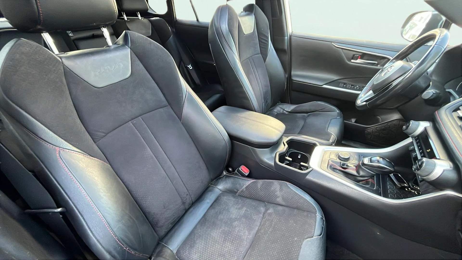 Toyota RAV4 2.5l PLUG-IN 300PH (e-CVT) Advance - foto 12