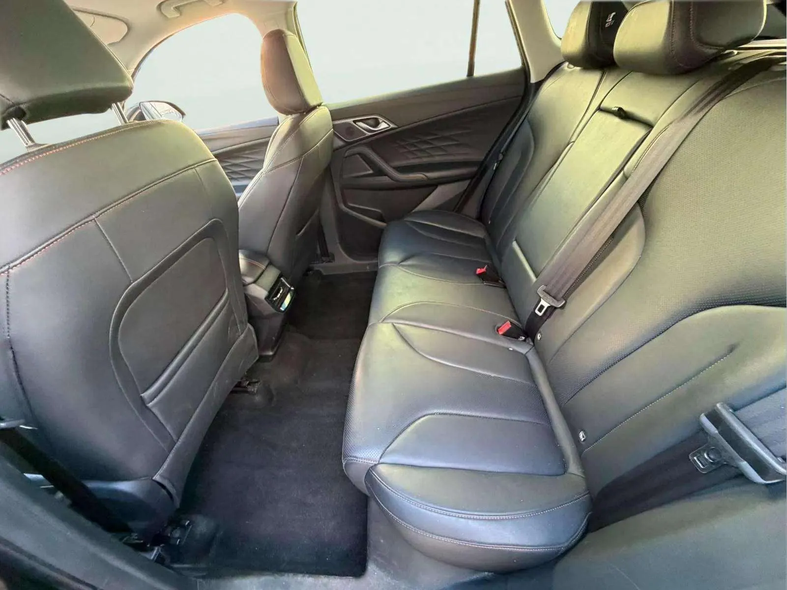 MG HS 1.5T Luxury DCT - foto 13