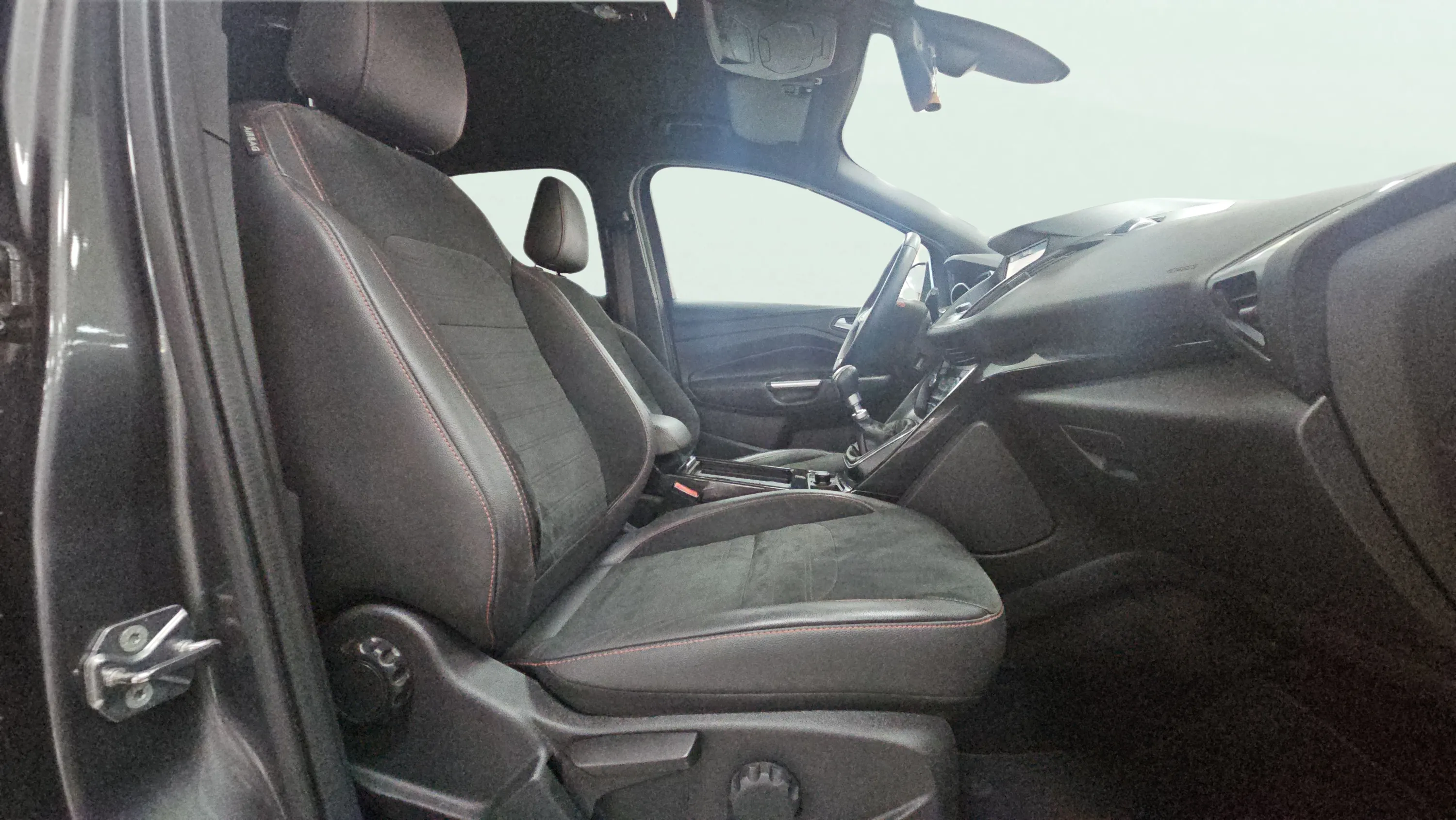 Ford Kuga 1.5 EcoBoost 4x2 ST-Line - foto 17