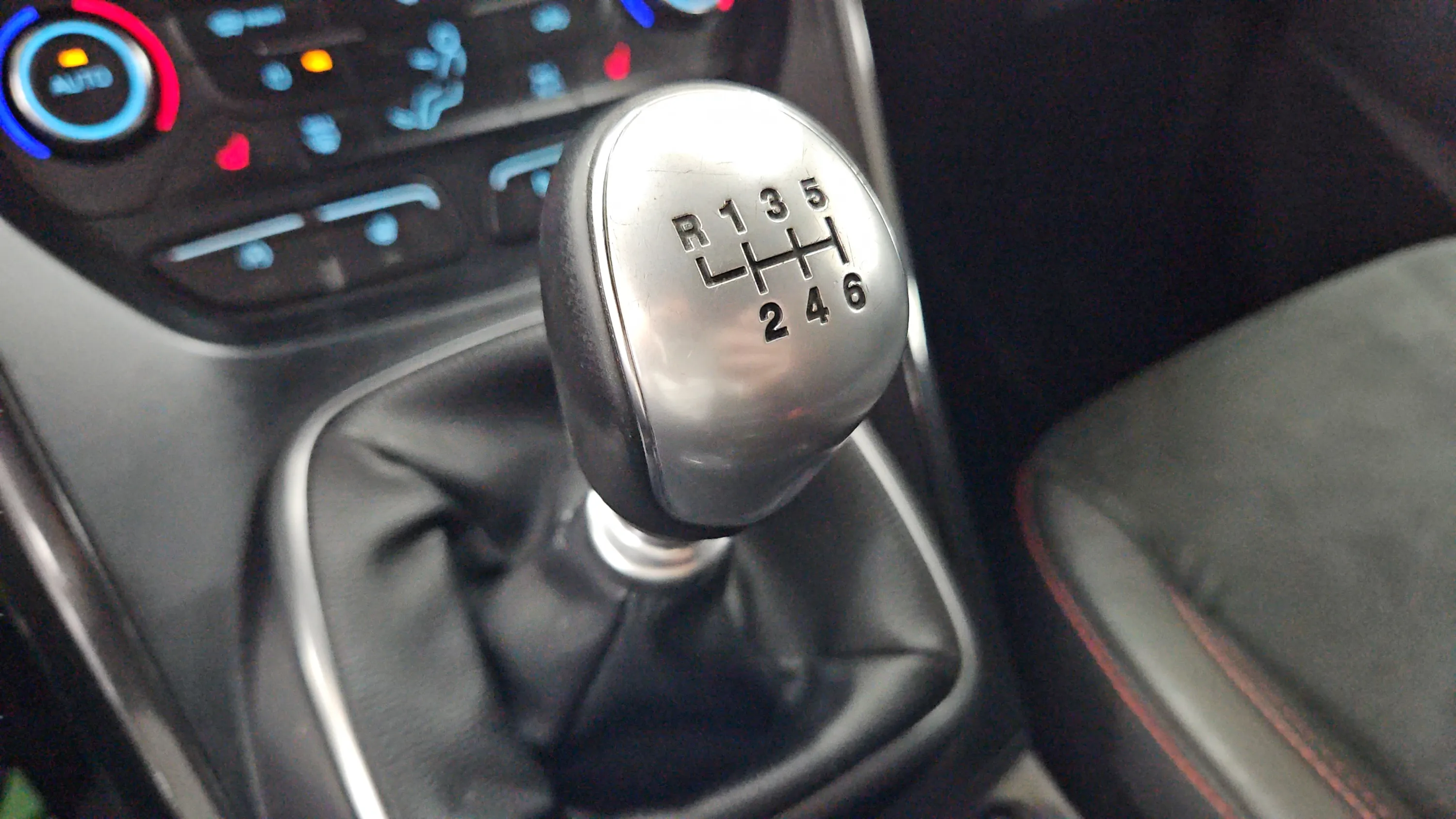 Ford Kuga 1.5 EcoBoost 4x2 ST-Line - foto 16