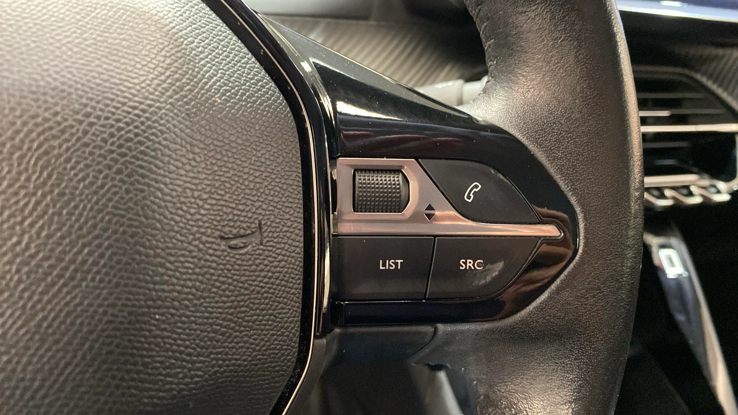 Peugeot 2008 Active Pack PureTech 100 BVM6 - foto 19