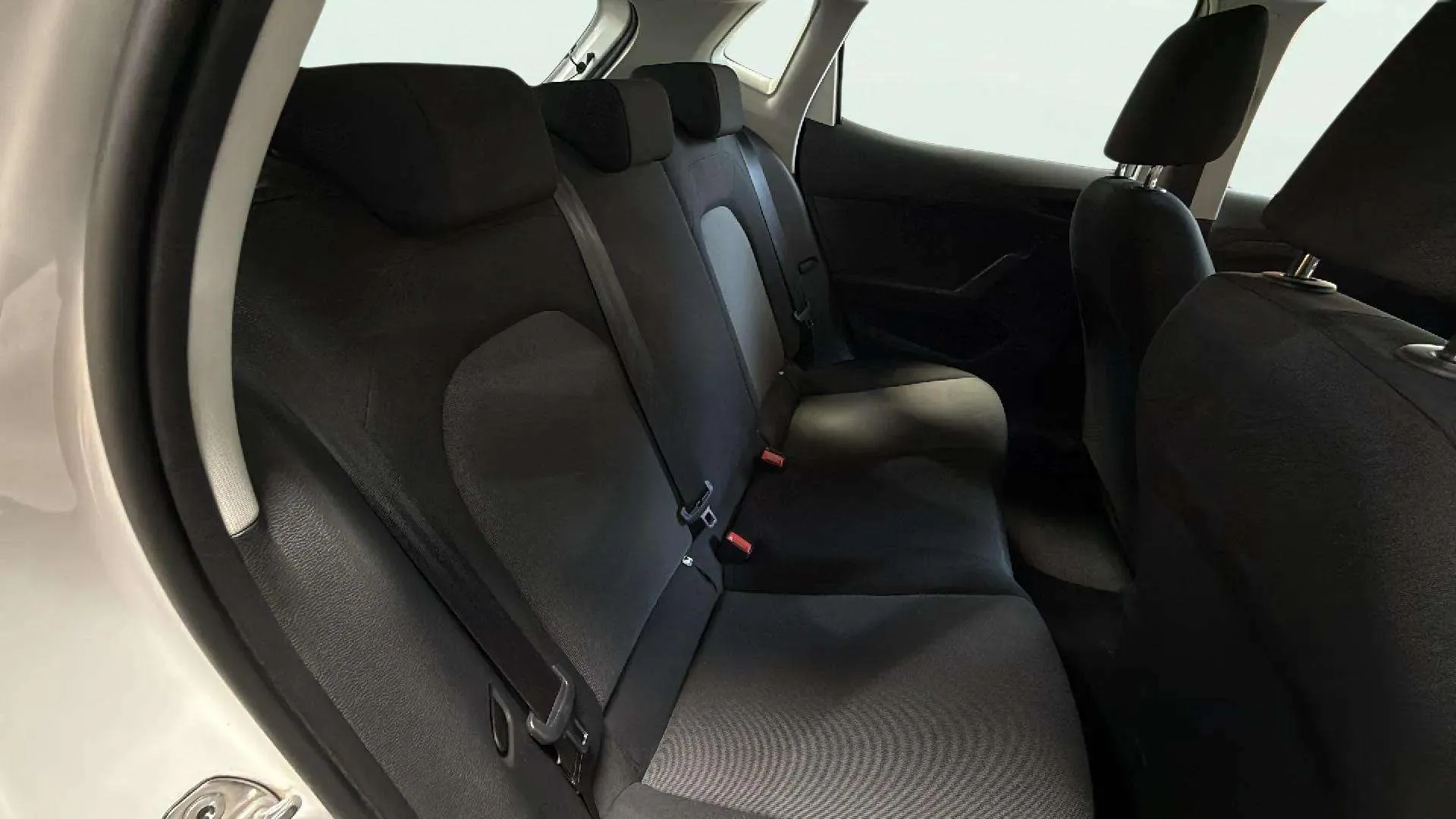 SEAT Ibiza 1.0 MPI Reference - foto 18