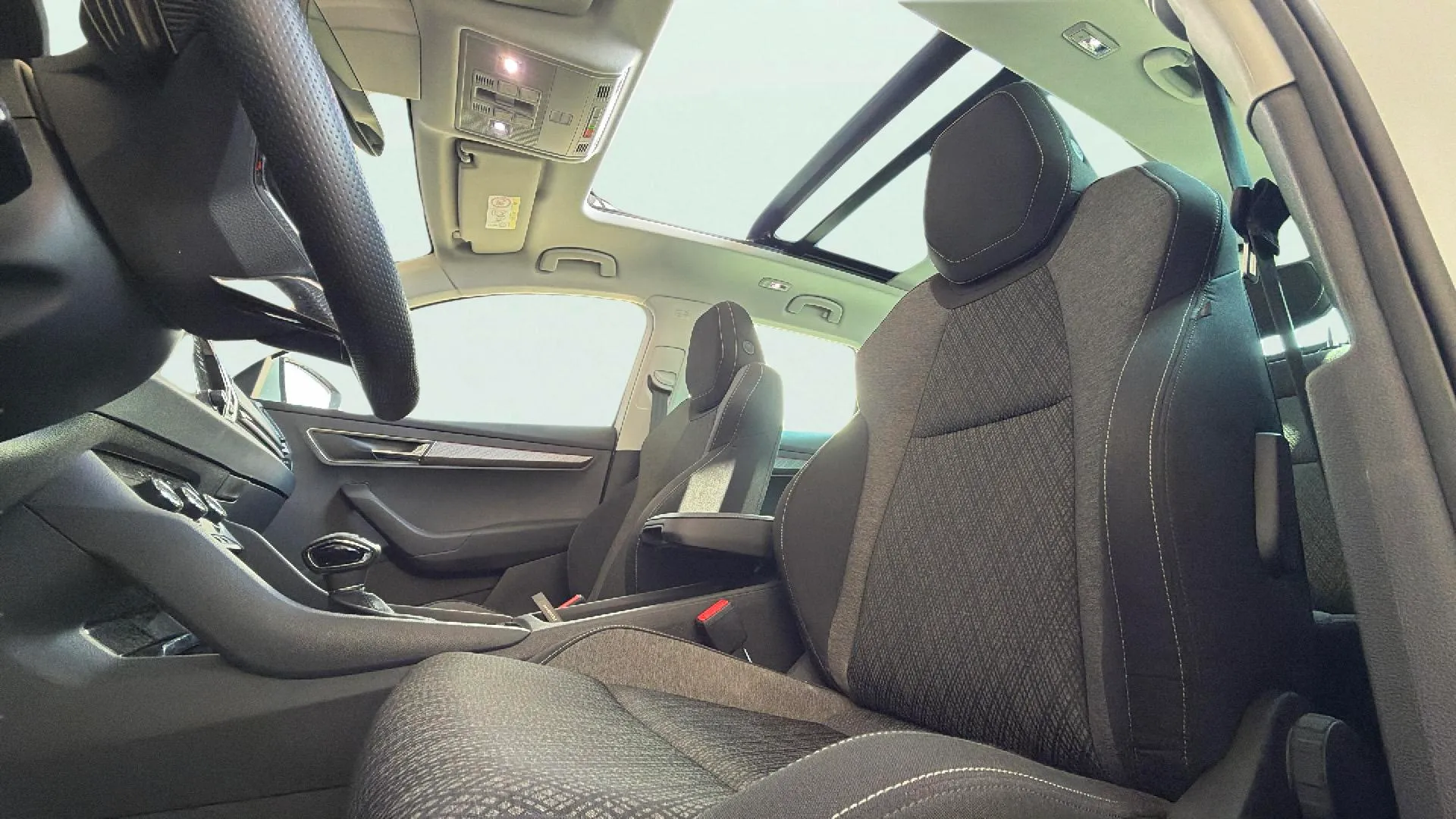 Škoda Karoq 1.5 TSI DSG ACT Ambition - foto 10