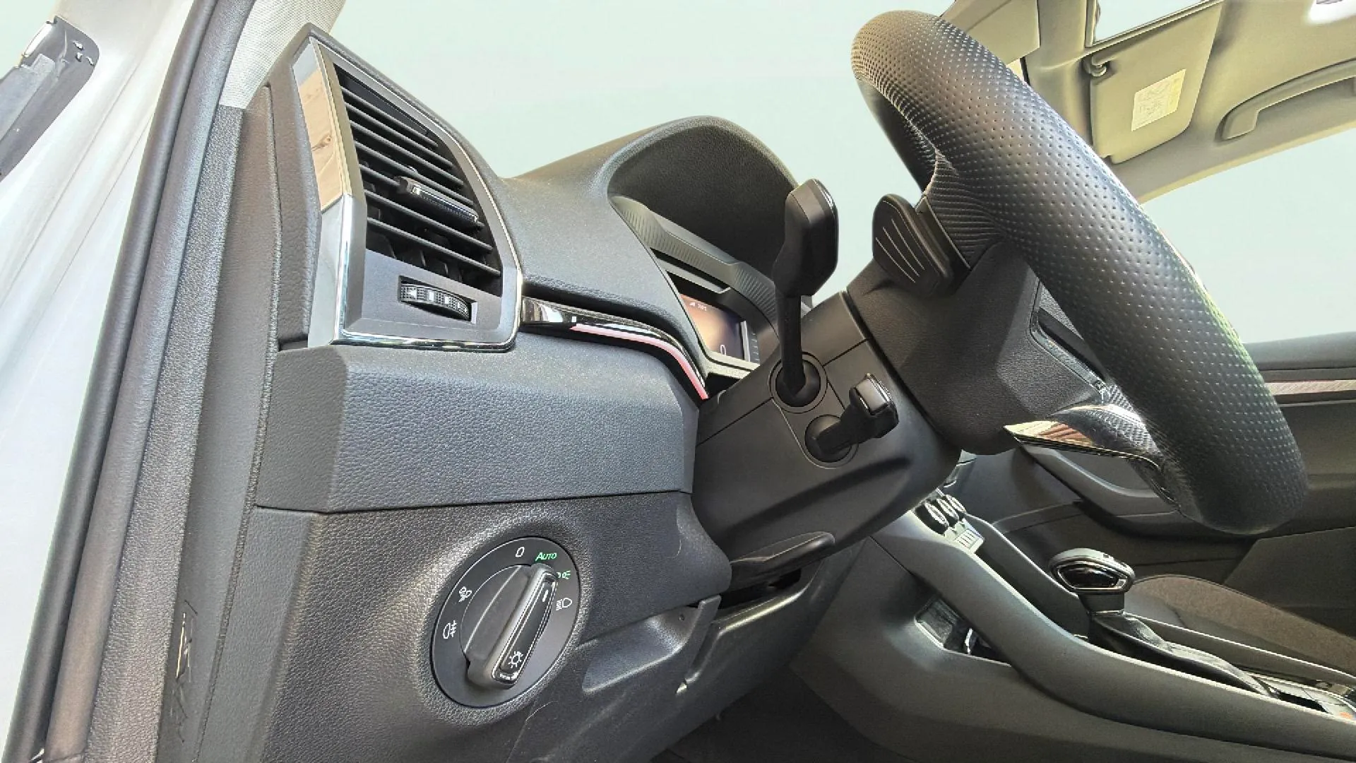 Škoda Karoq 1.5 TSI DSG ACT Ambition - foto 28