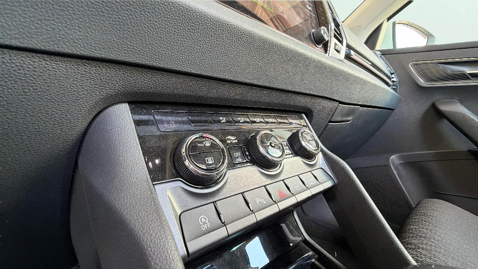 Škoda Karoq 1.5 TSI DSG ACT Ambition - foto 13