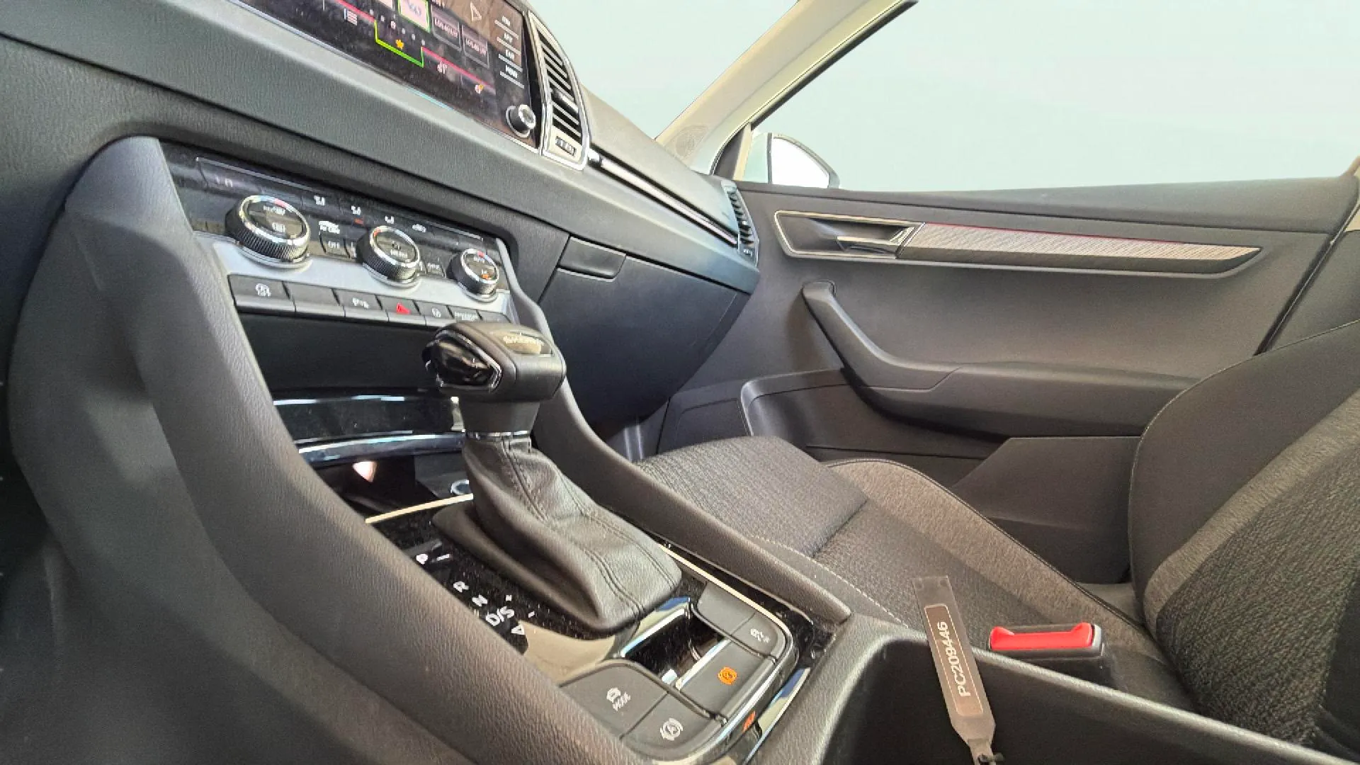 Škoda Karoq 1.5 TSI DSG ACT Ambition - foto 18