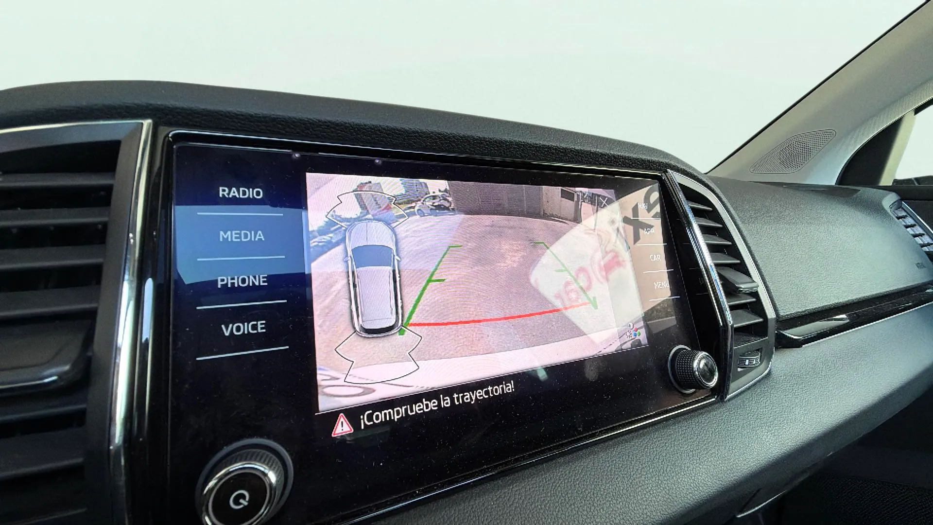 Škoda Karoq 1.5 TSI DSG ACT Ambition - foto 16