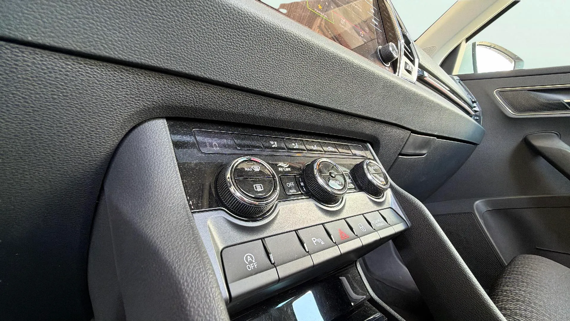 Škoda Karoq 1.5 TSI DSG ACT Ambition - foto 25