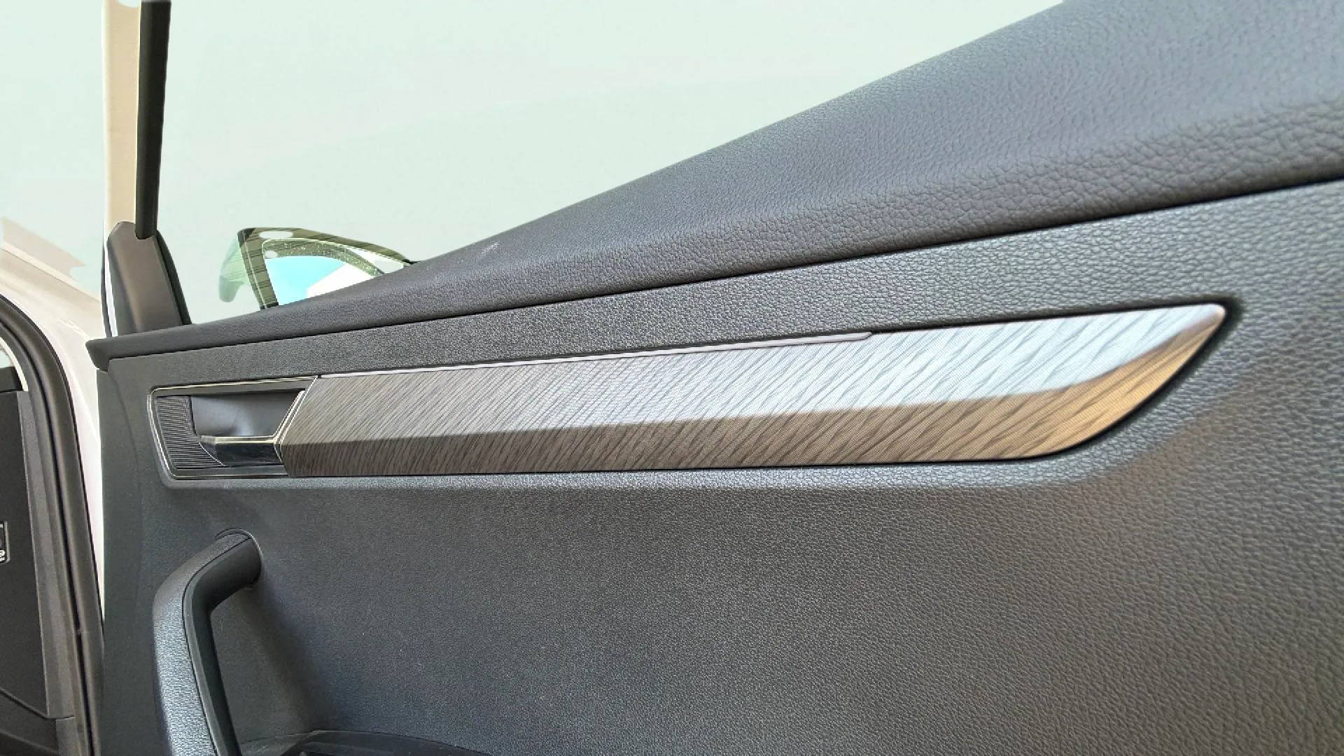 Škoda Karoq 1.5 TSI DSG ACT Ambition - foto 31