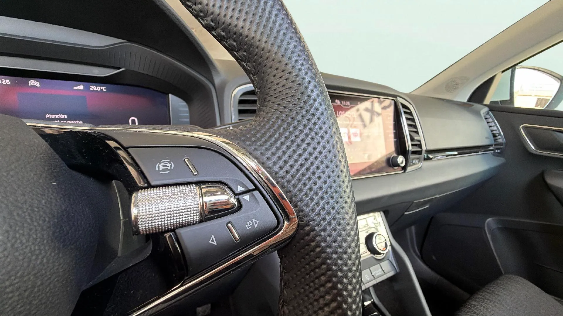 Škoda Karoq 1.5 TSI DSG ACT Ambition - foto 17
