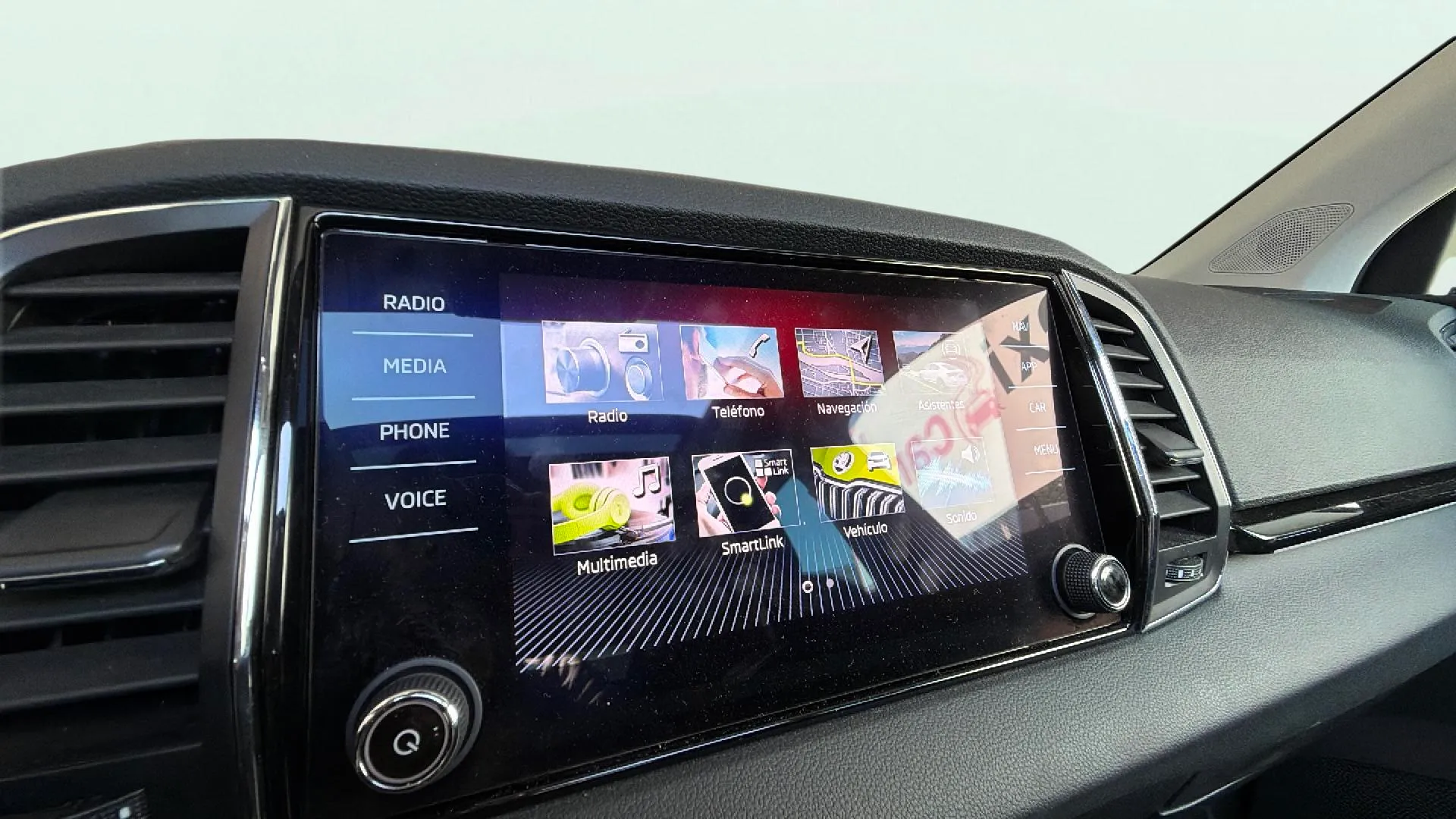Škoda Karoq 1.5 TSI DSG ACT Ambition - foto 12