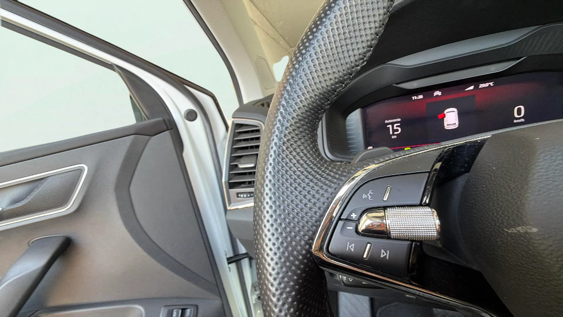 Škoda Karoq 1.5 TSI DSG ACT Ambition - foto 15