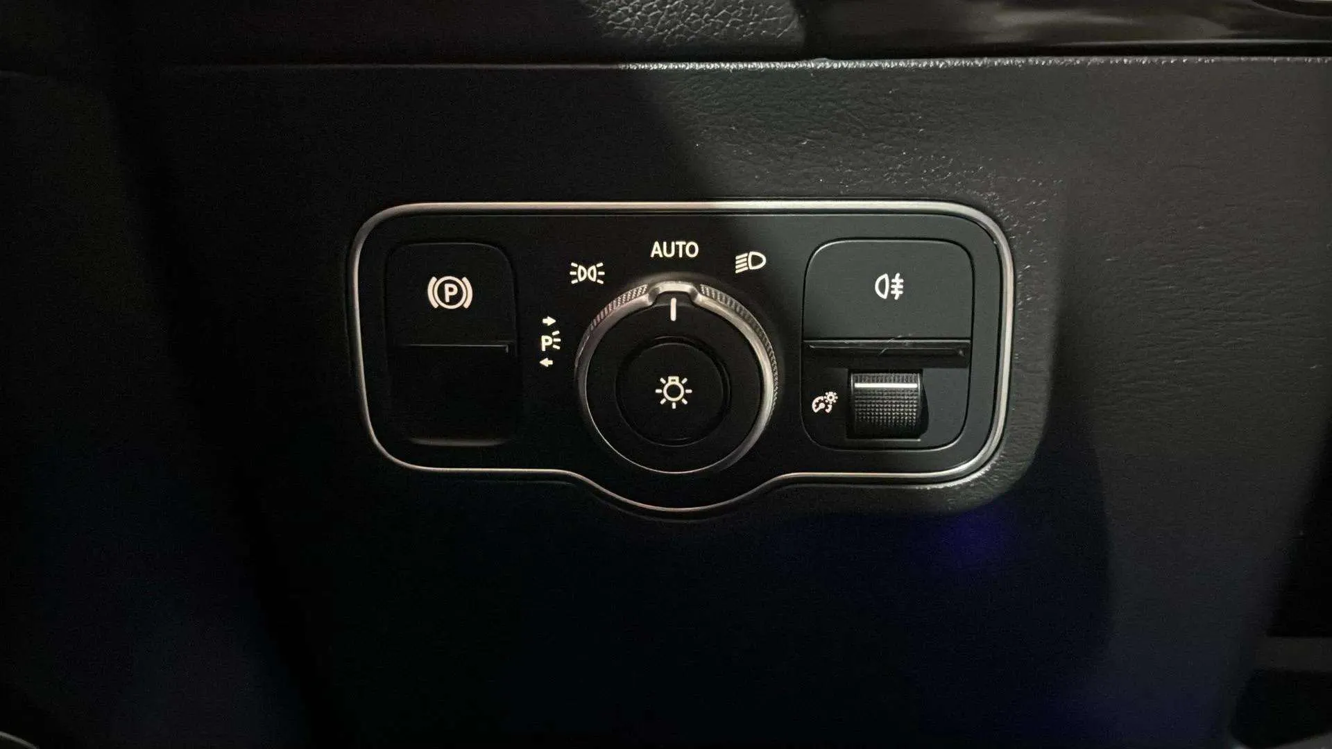 Mercedes-Benz GLA 200 D - foto 22