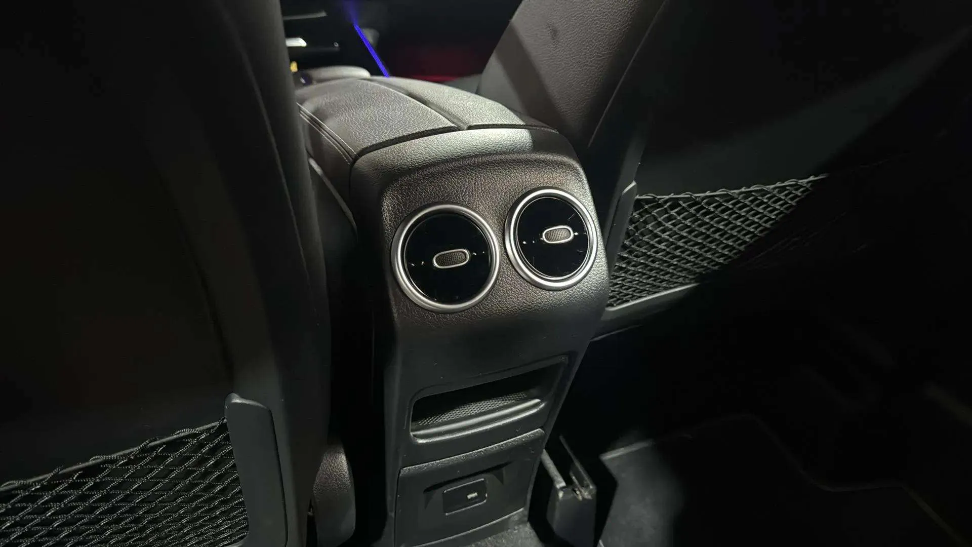 Mercedes-Benz GLA 200 D - foto 26