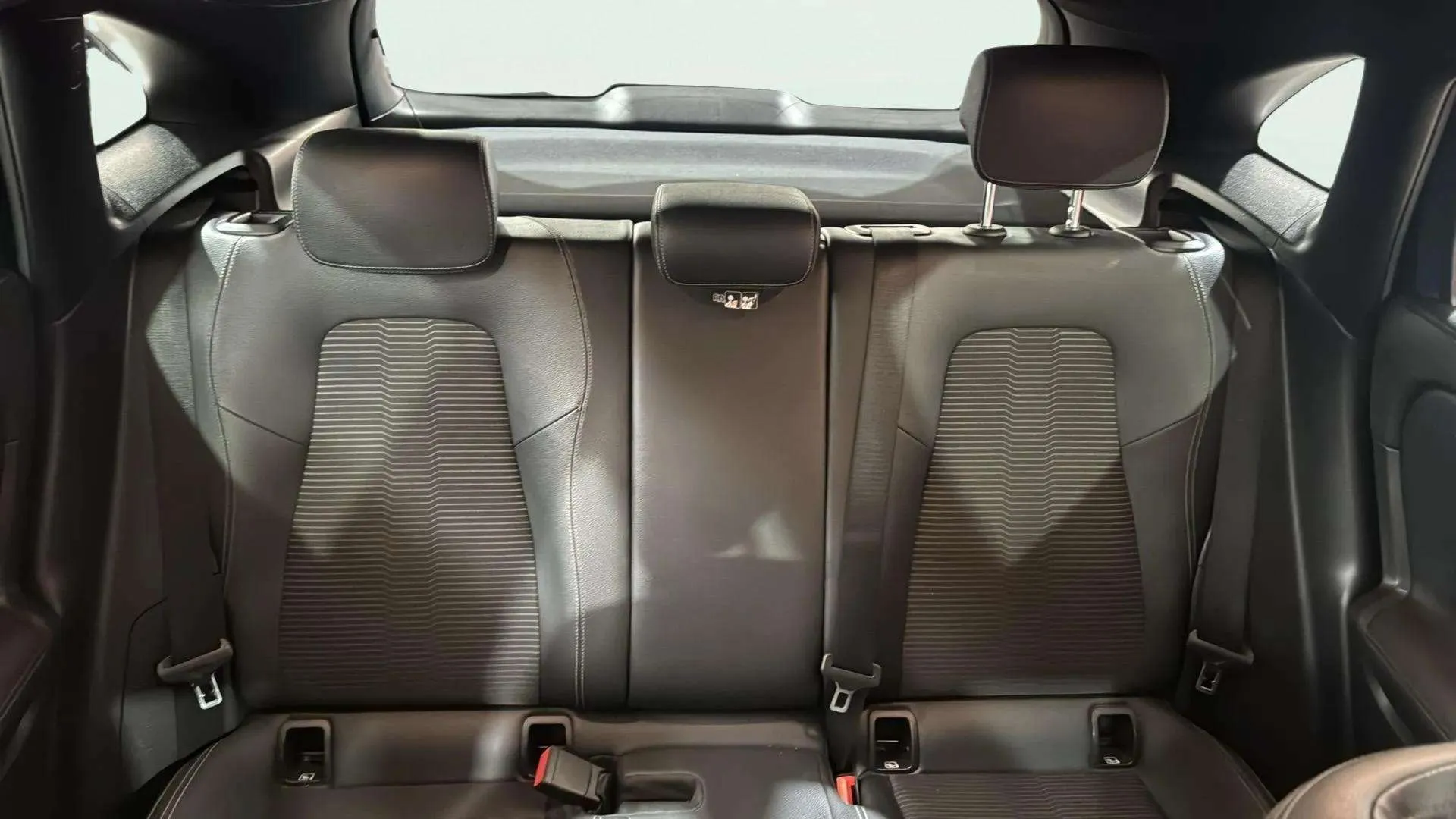 Mercedes-Benz GLA 200 D - foto 25